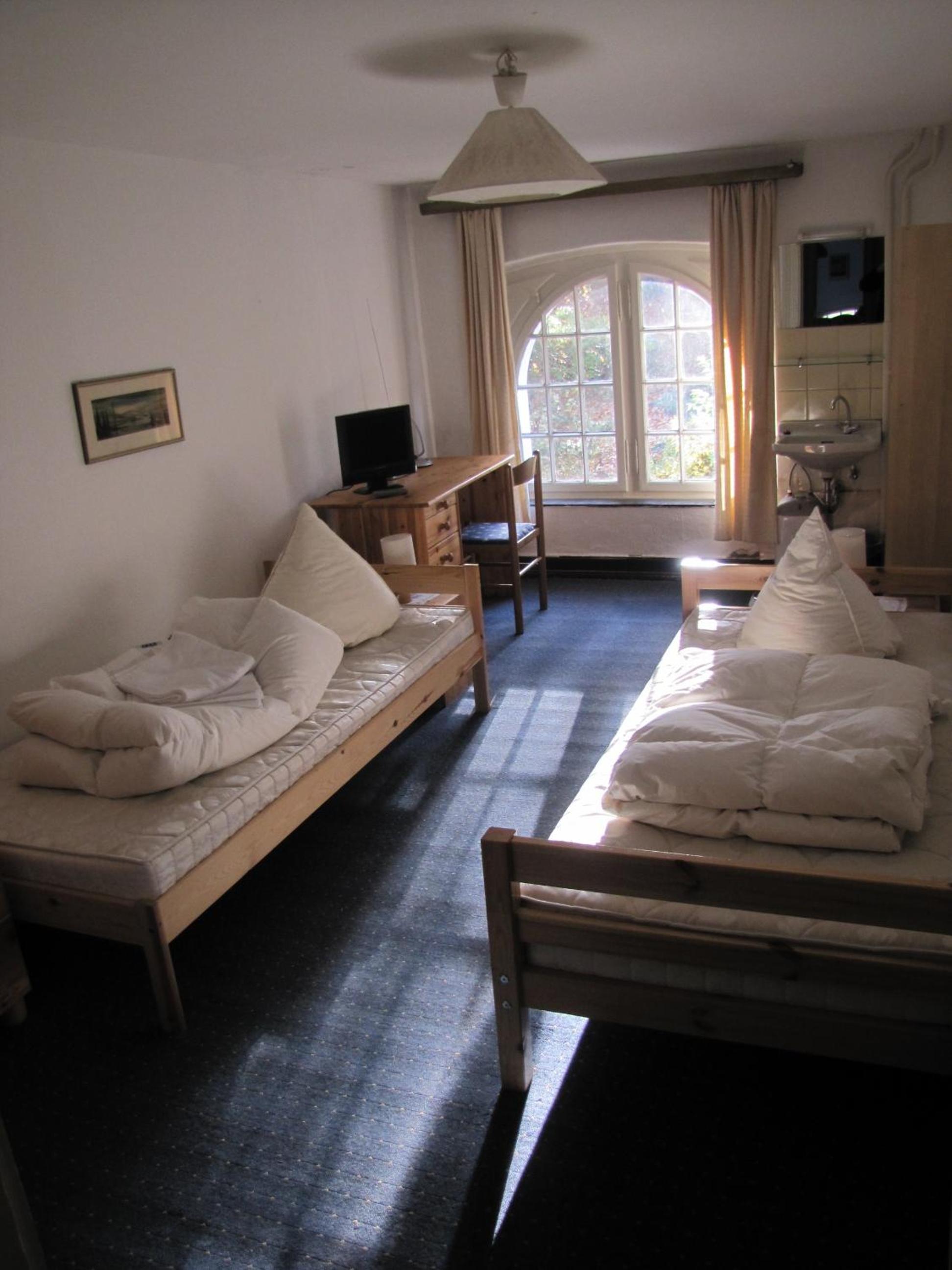Twin Room with Shared Bathroom photo 2