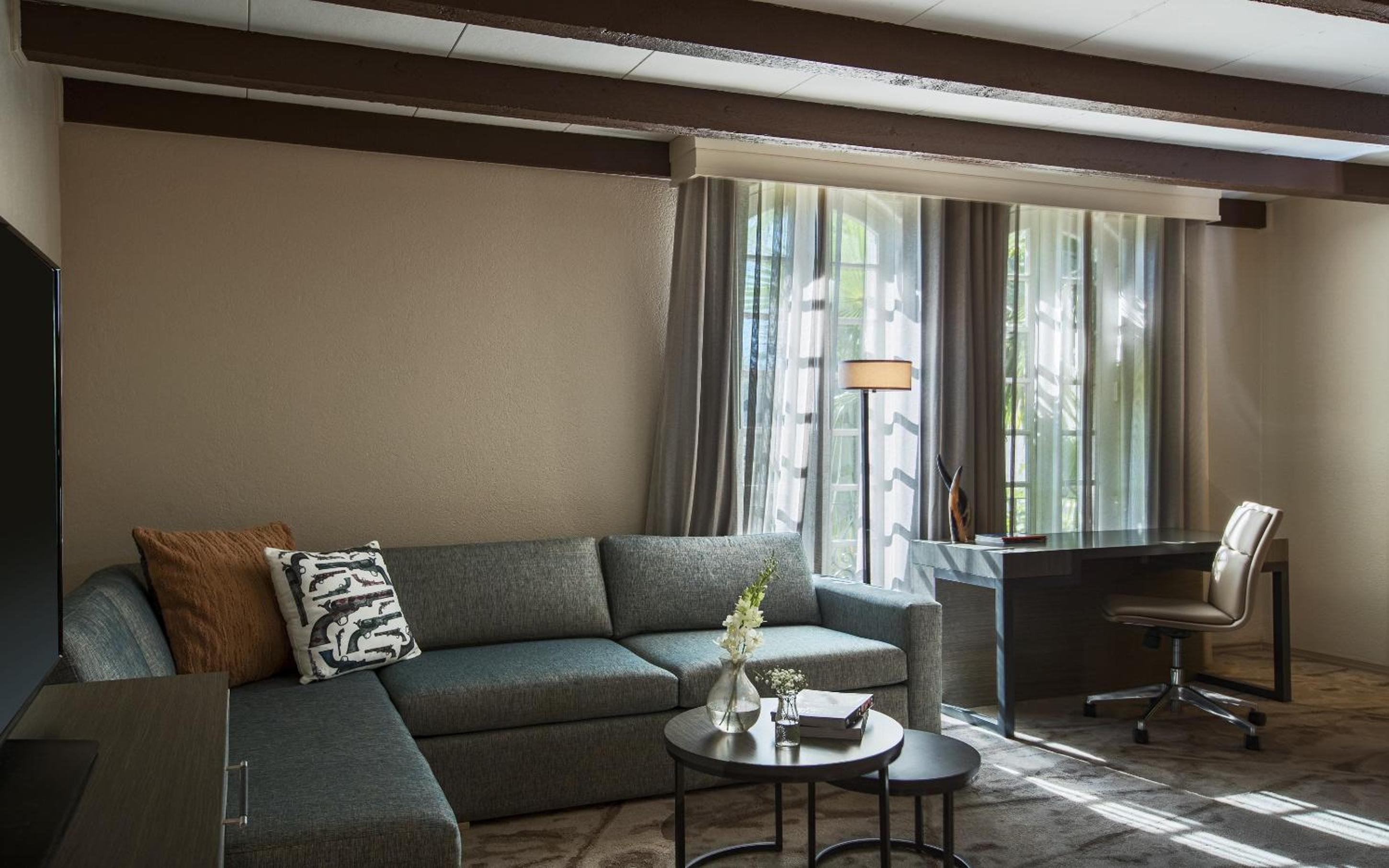 King Studio Suite - Non-Smoking - Photo 7