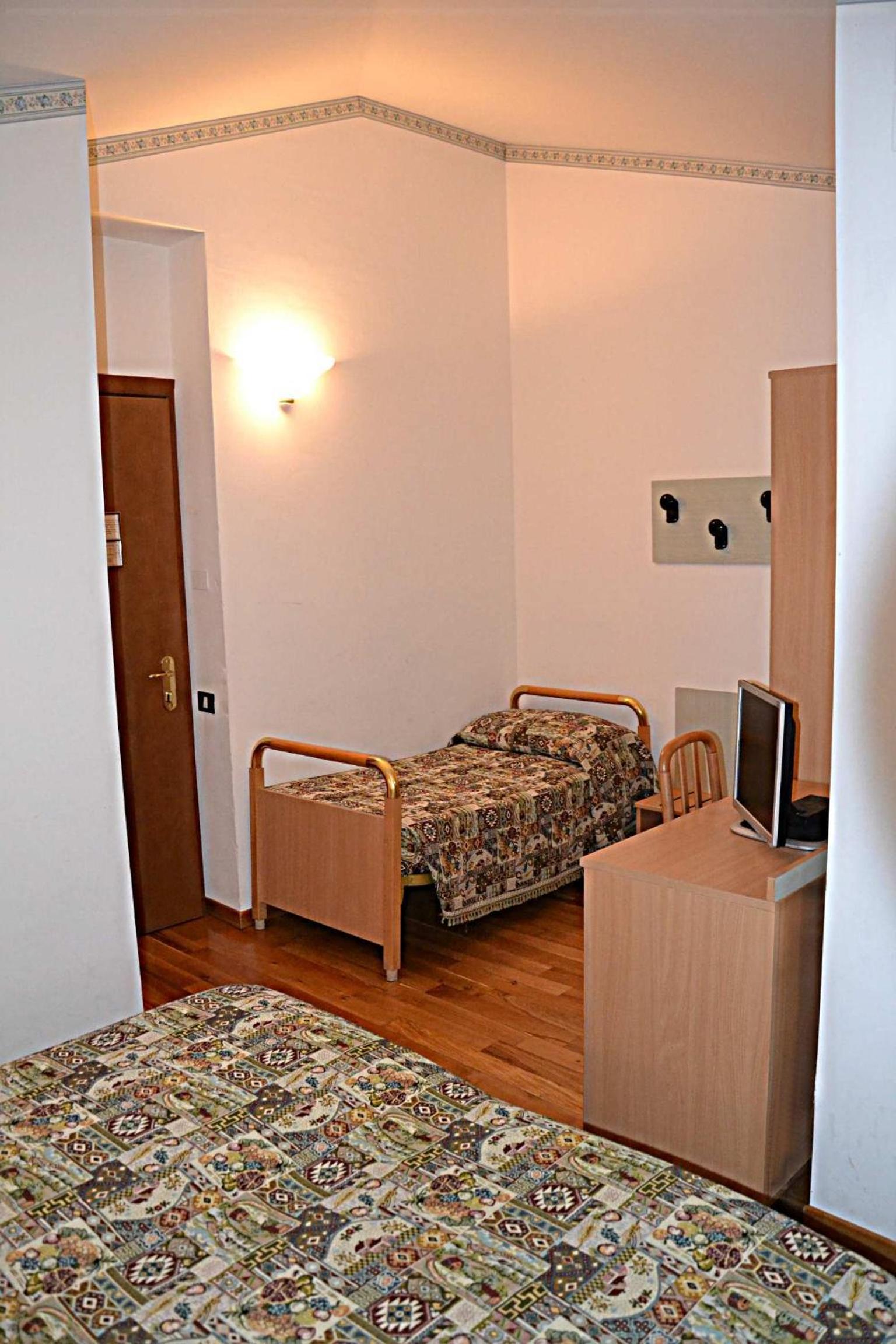 Classic Quadruple Room photo 3