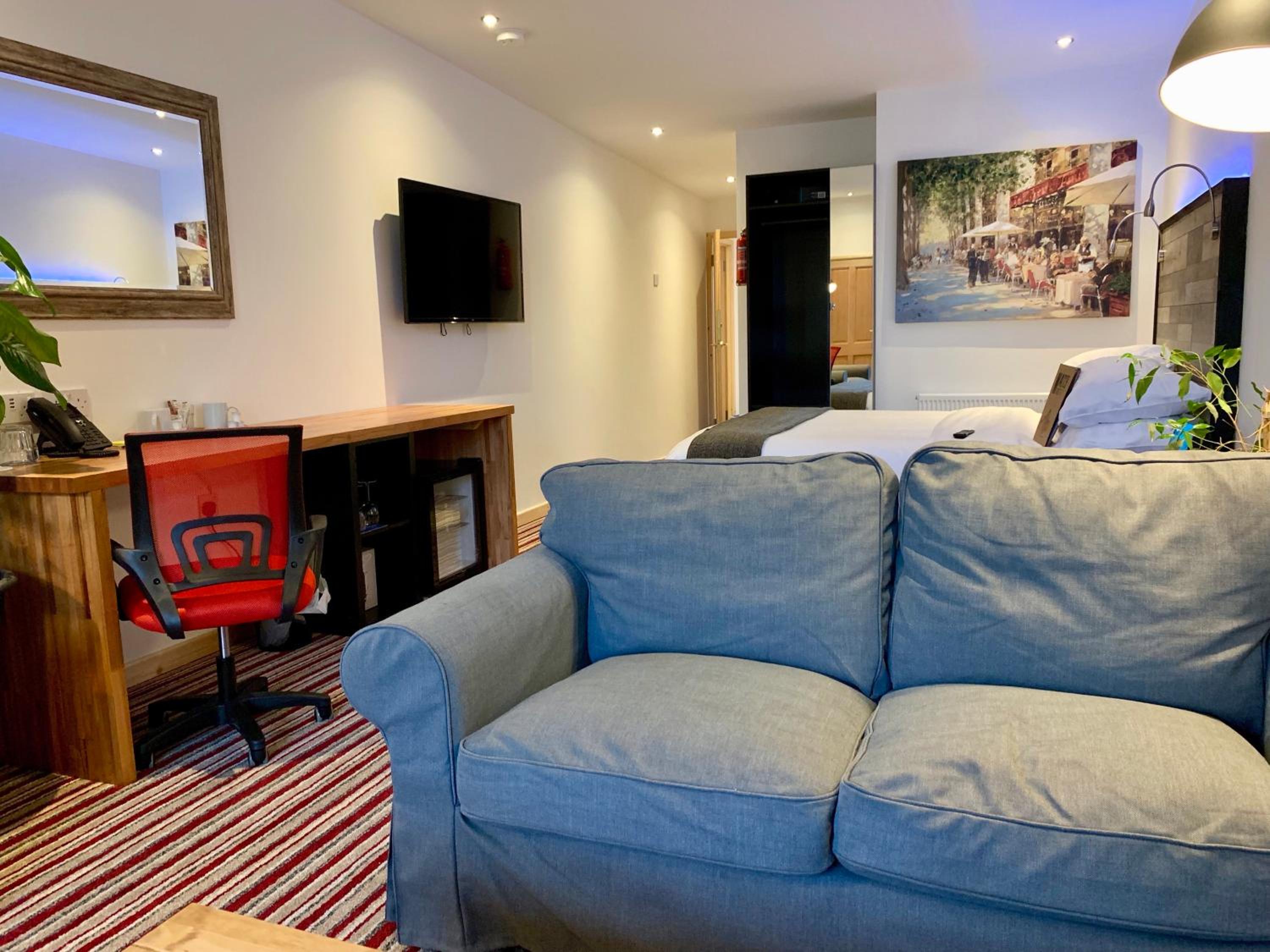 Premium King Suite with Lake View photo 2