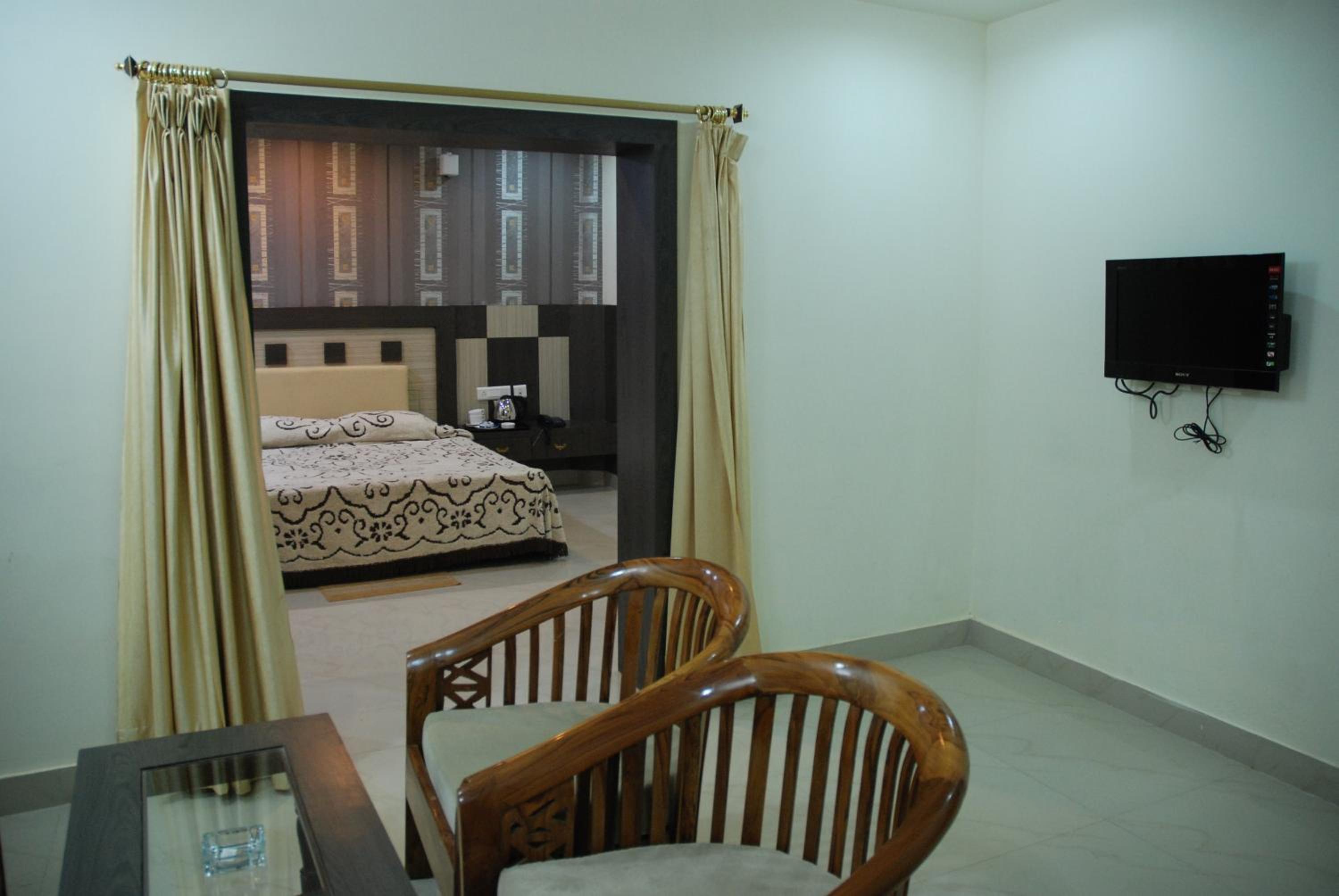 Suite - Photo 2
