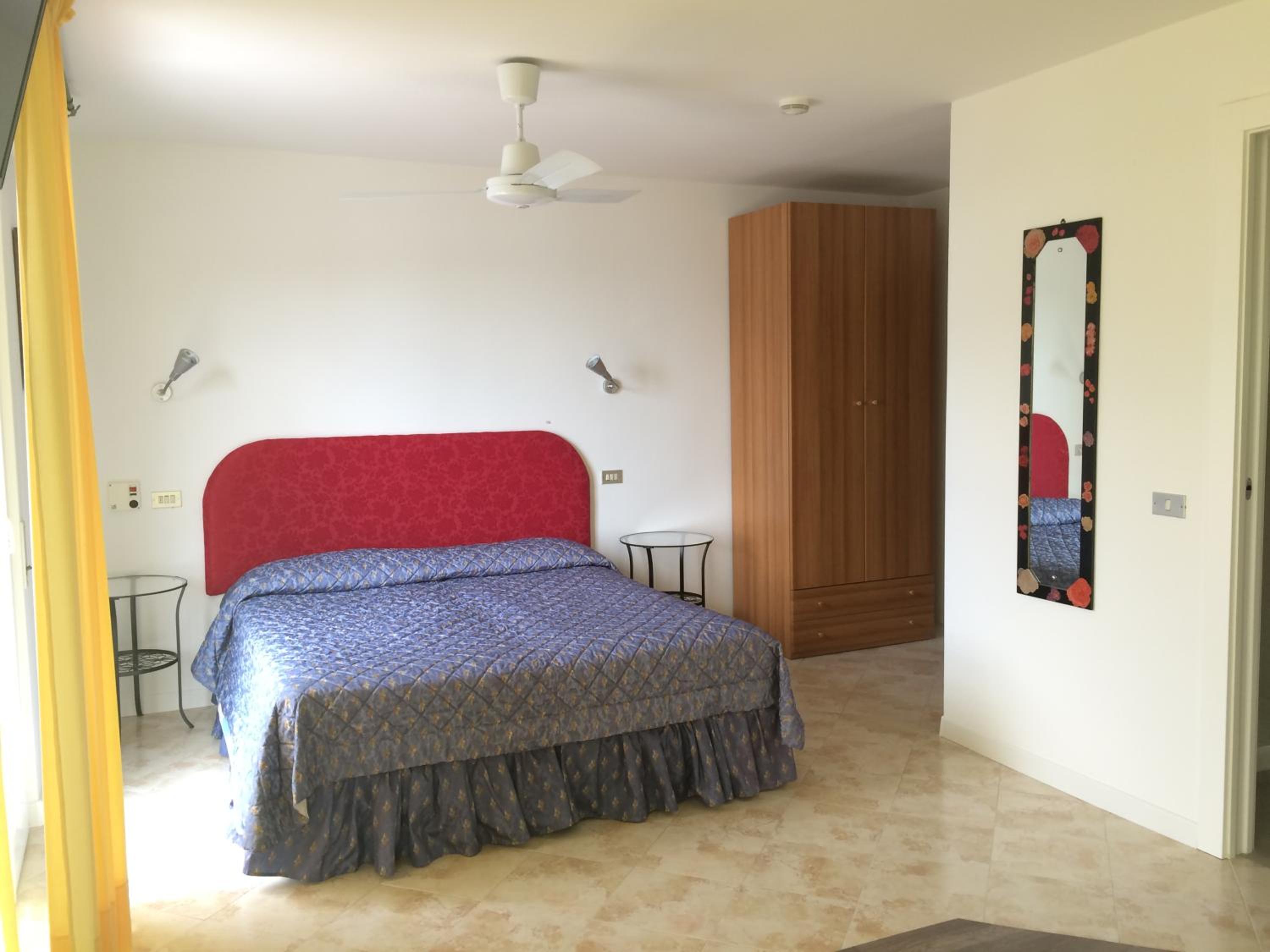 Deluxe Double or Twin Room with Lake View