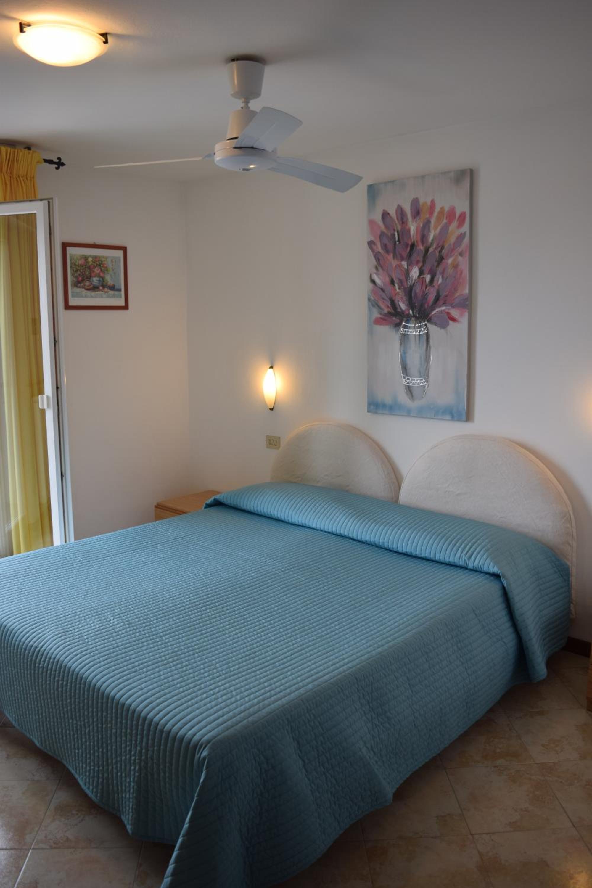 Double or Twin Room with Lake View photo 1
