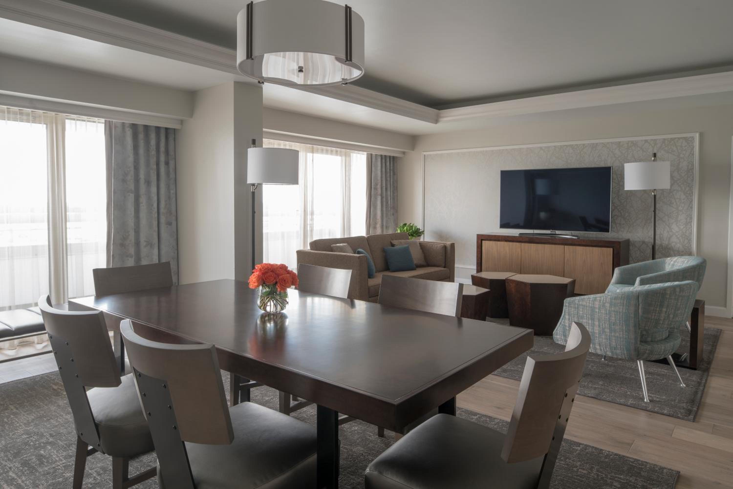 One-Bedroom Suite - Photo 3