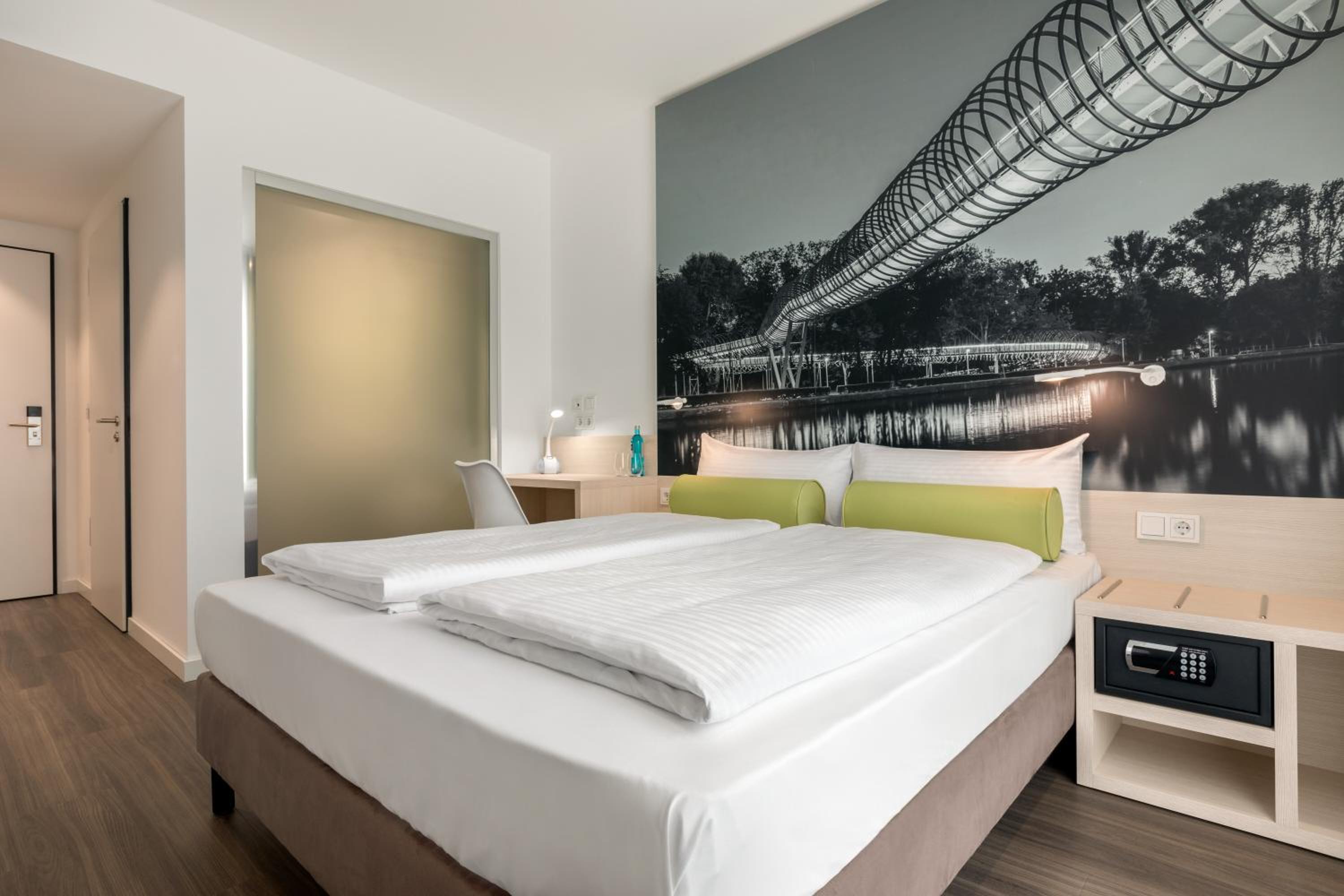 Standard Double Room - Photo 2