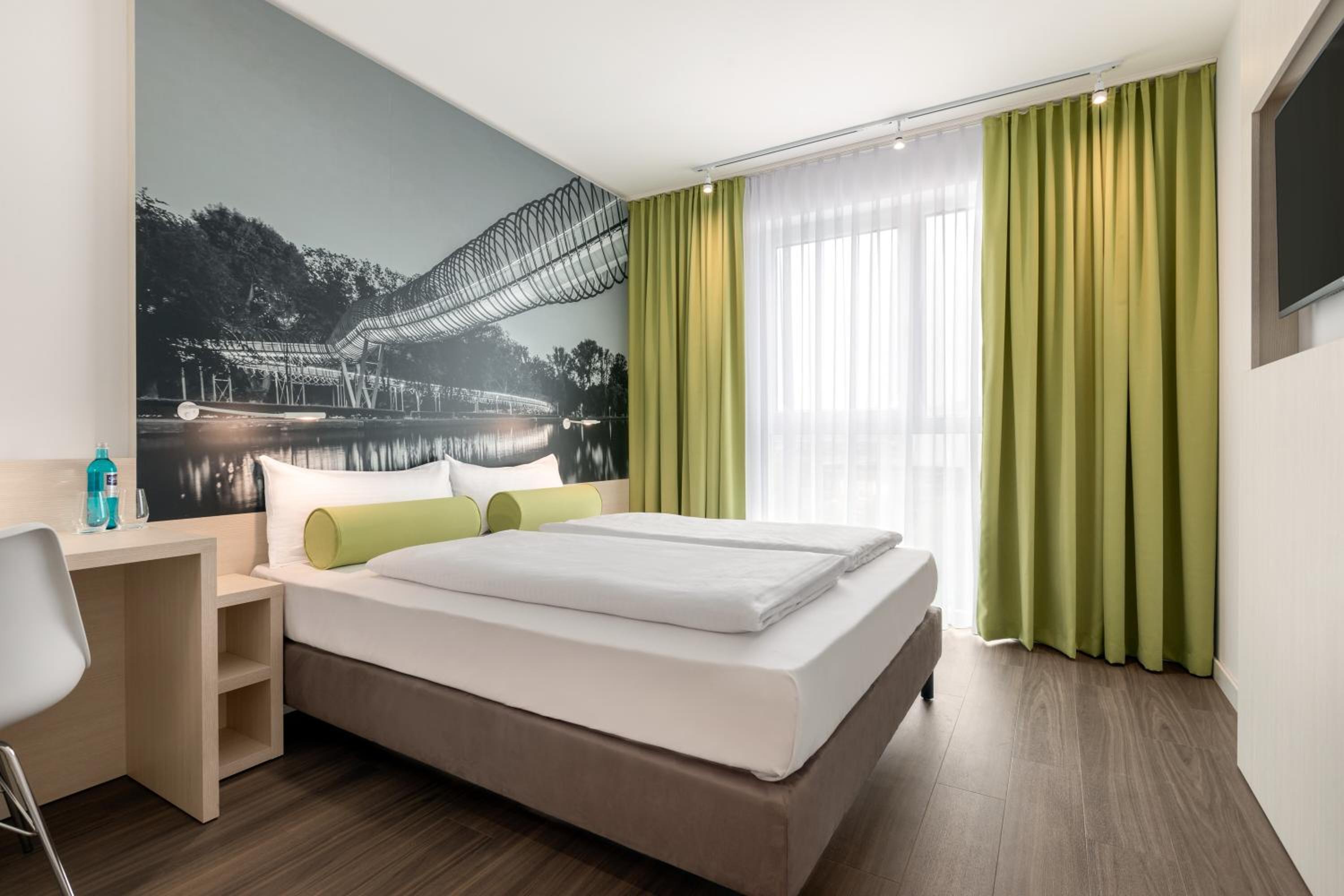 Standard Double Room - Photo 7