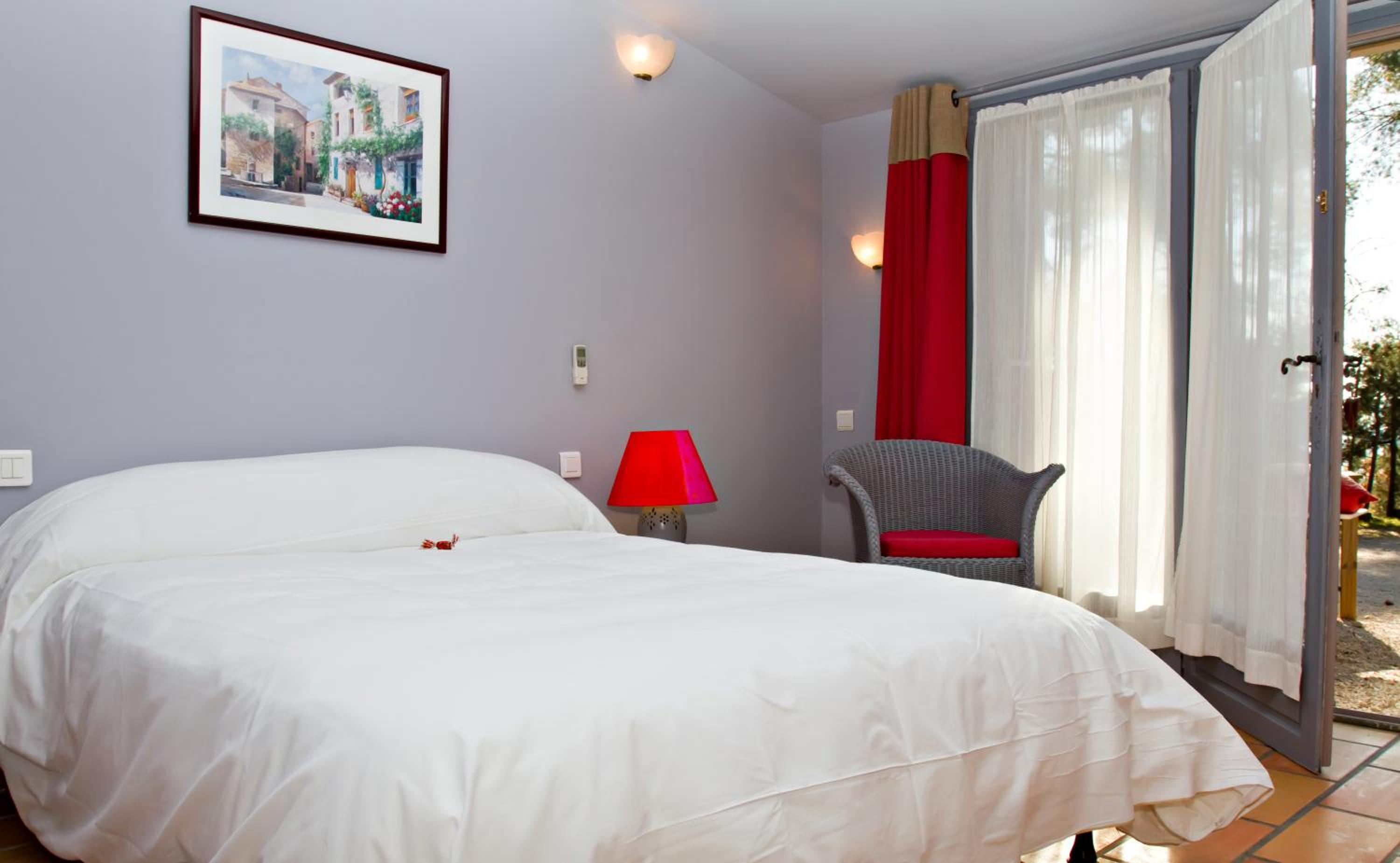 Standard Double Room - Photo 16