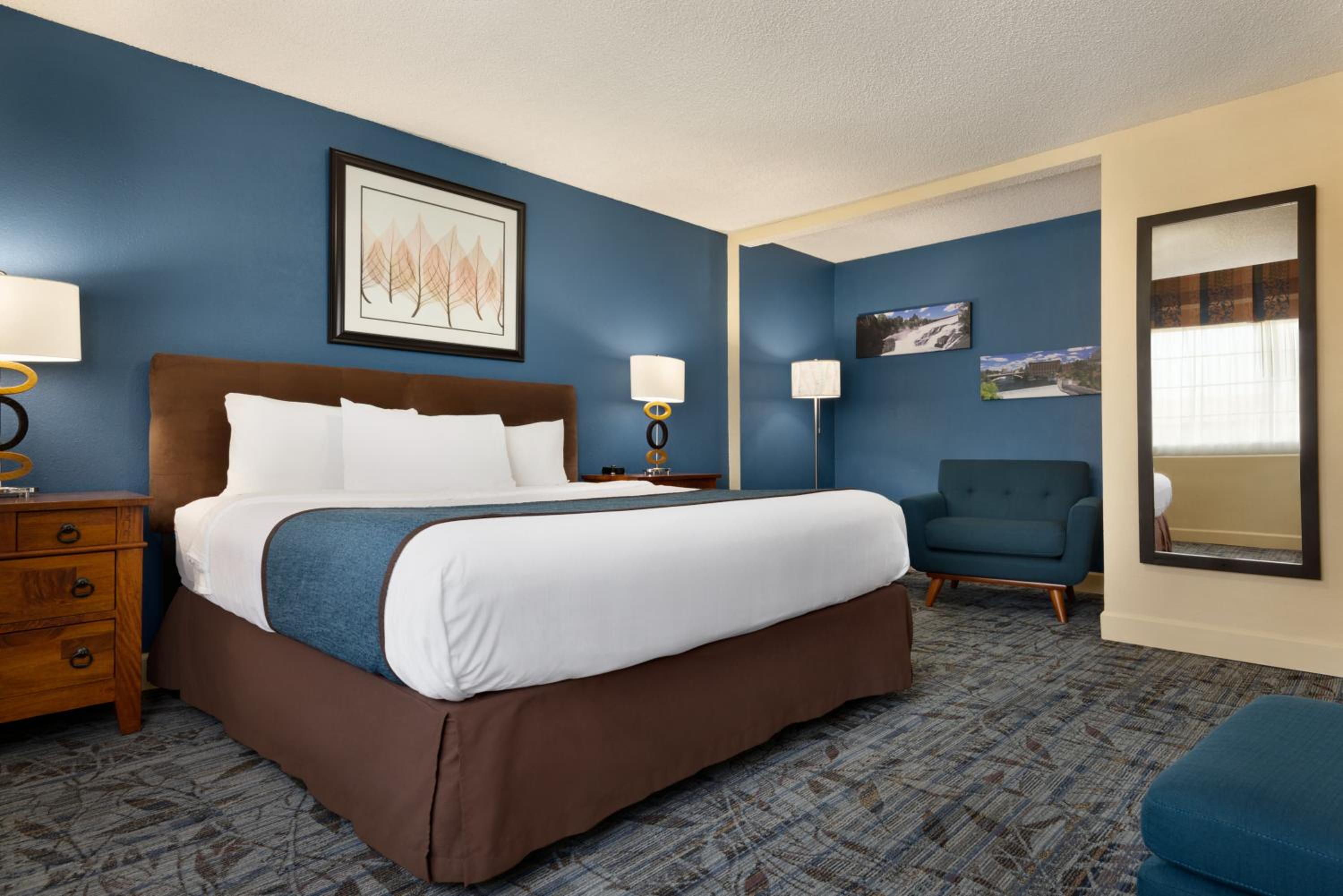 One-Bedroom King Suite, Non-Smoking - Photo 3