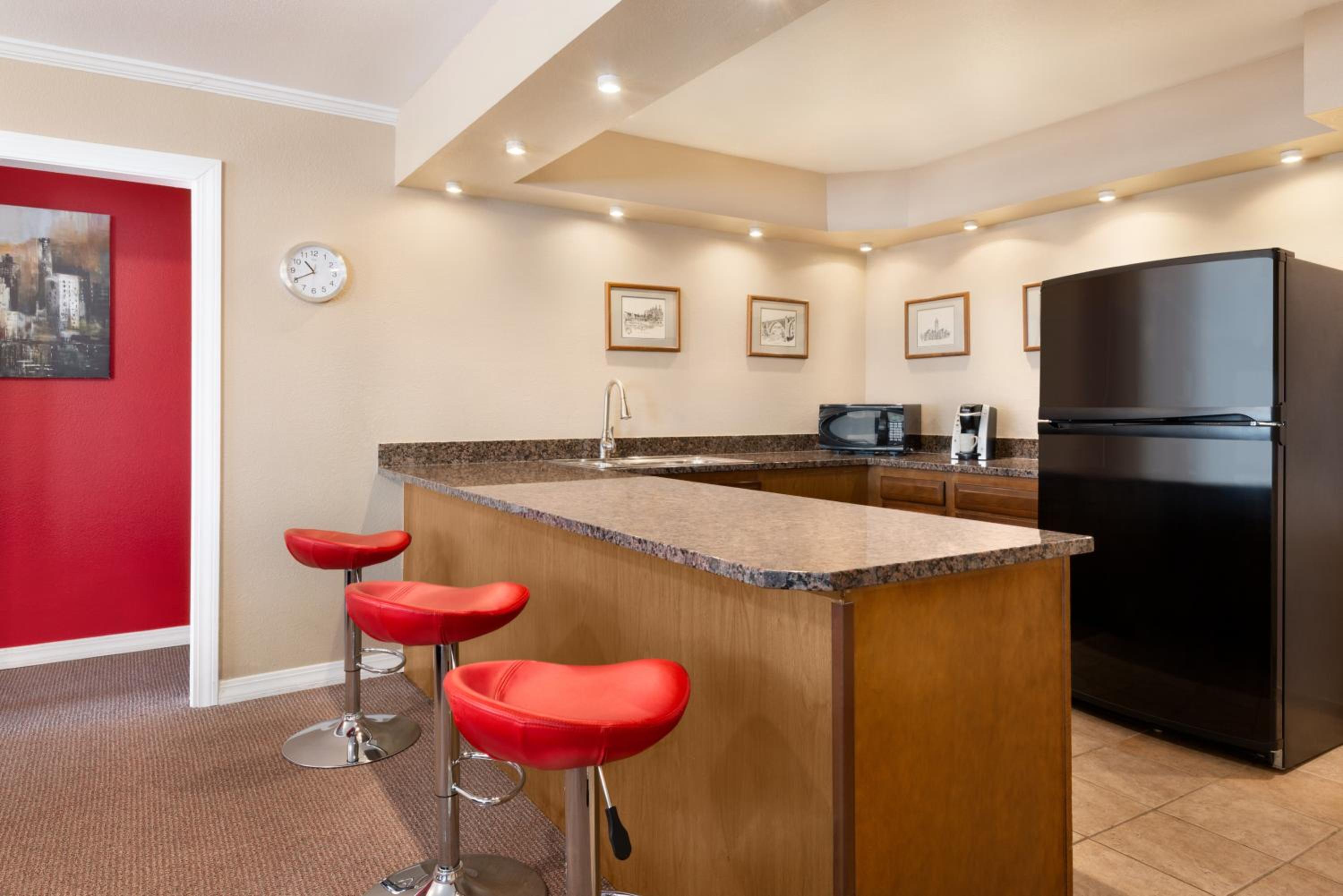 Two-Bedroom Suite - Non-Smoking - Photo 3
