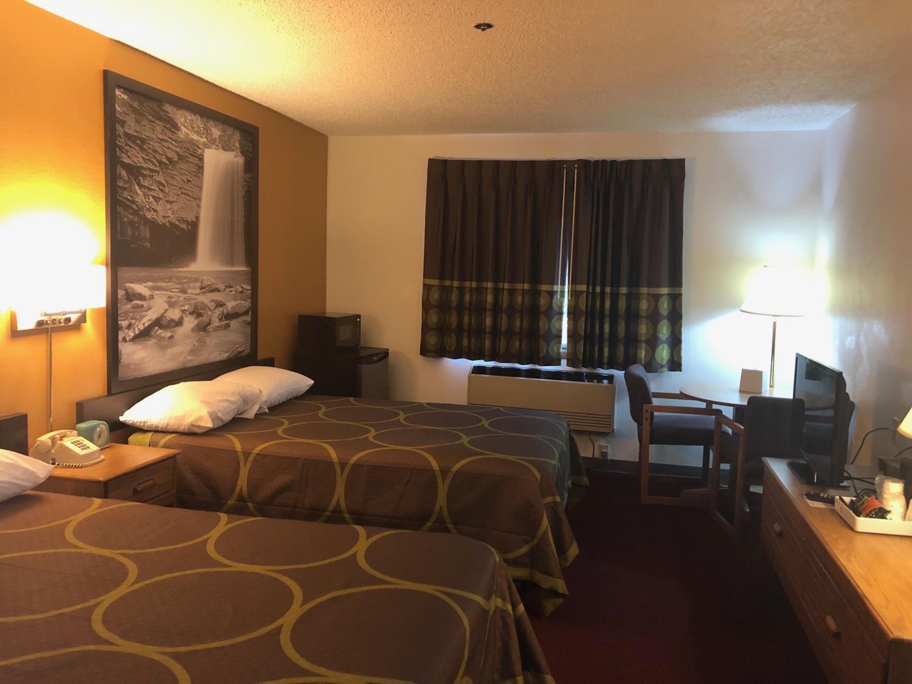Deluxe Double Room with Two Double Beds - Non-Smoking - Photo 2