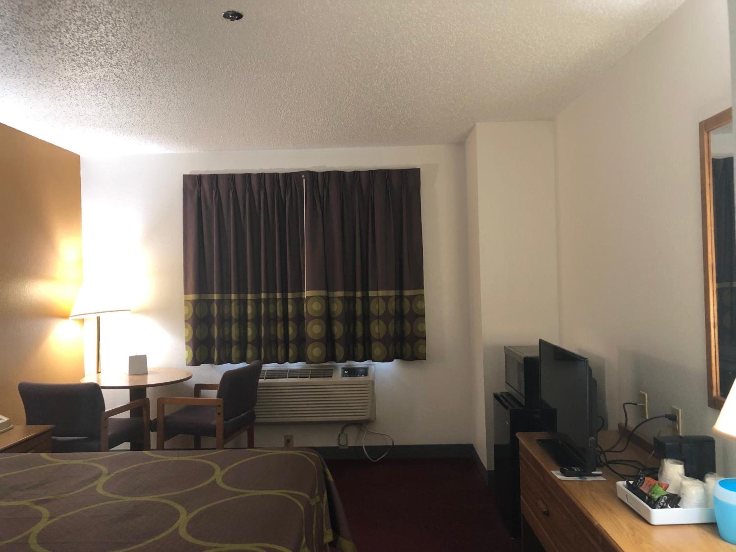 Queen Room - Non-Smoking - Photo 3