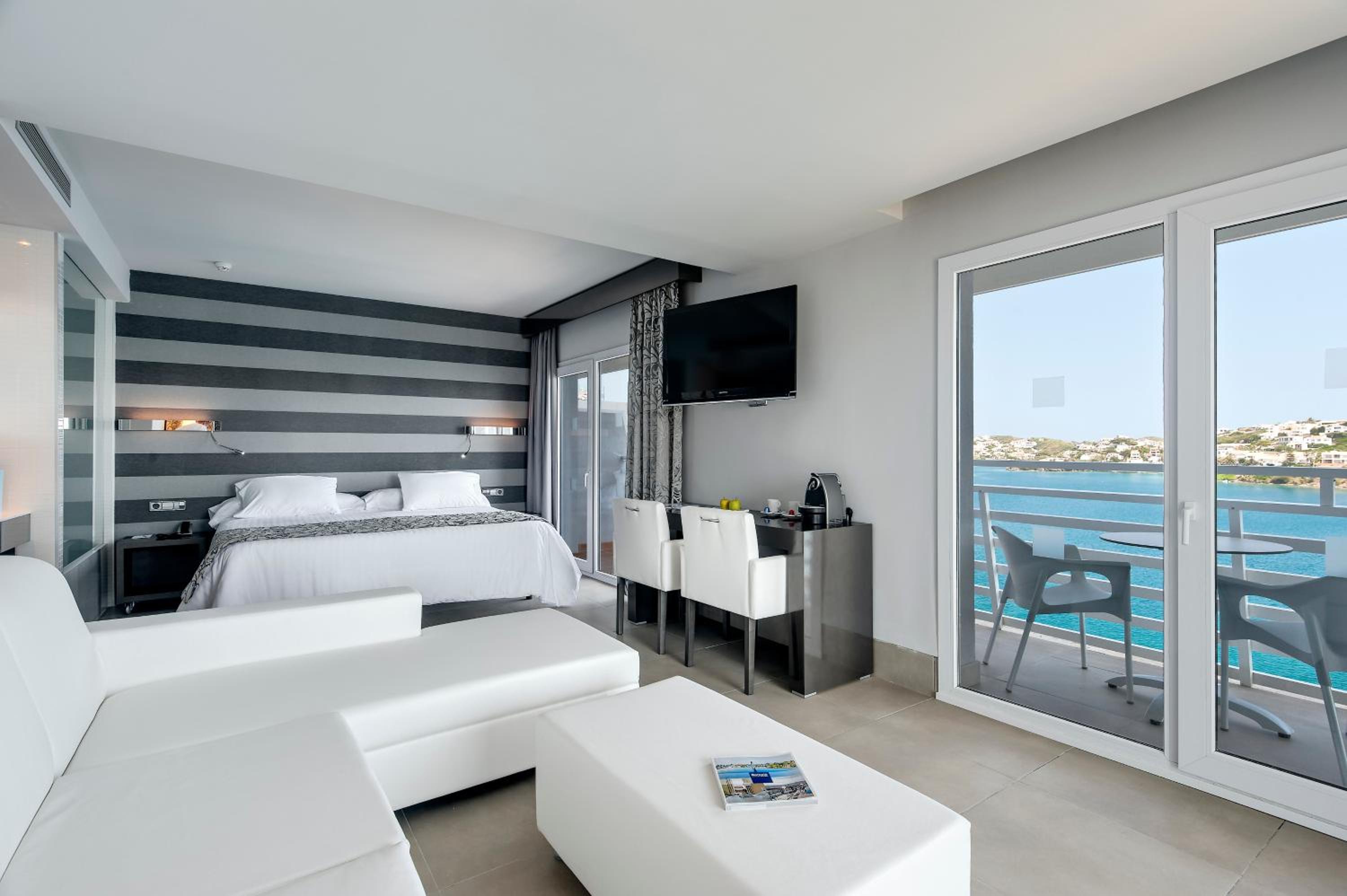 Junior Suite with Sea View (2 Adults) photo 3