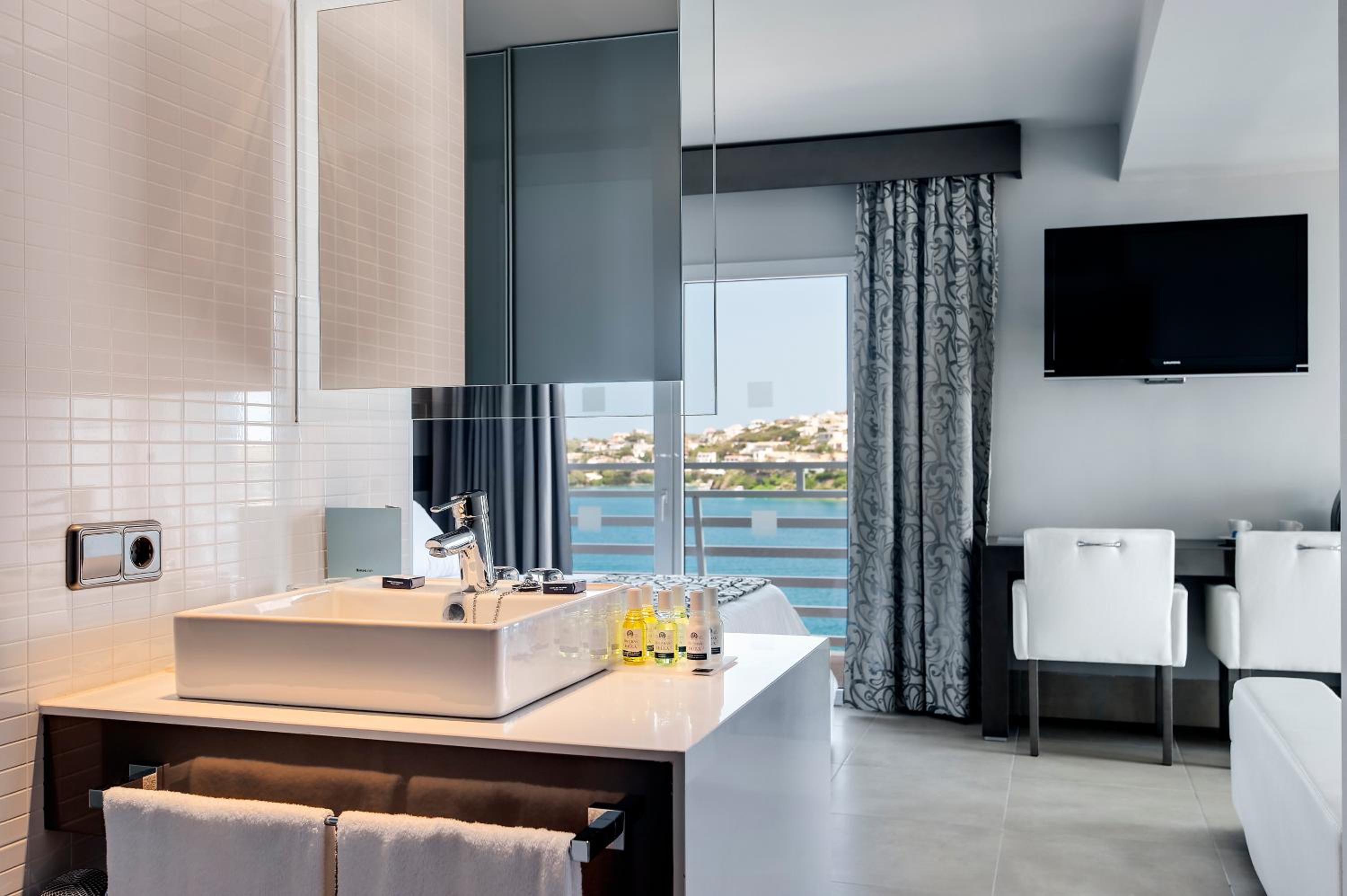 Junior Suite with Sea View (2 Adults) photo 2