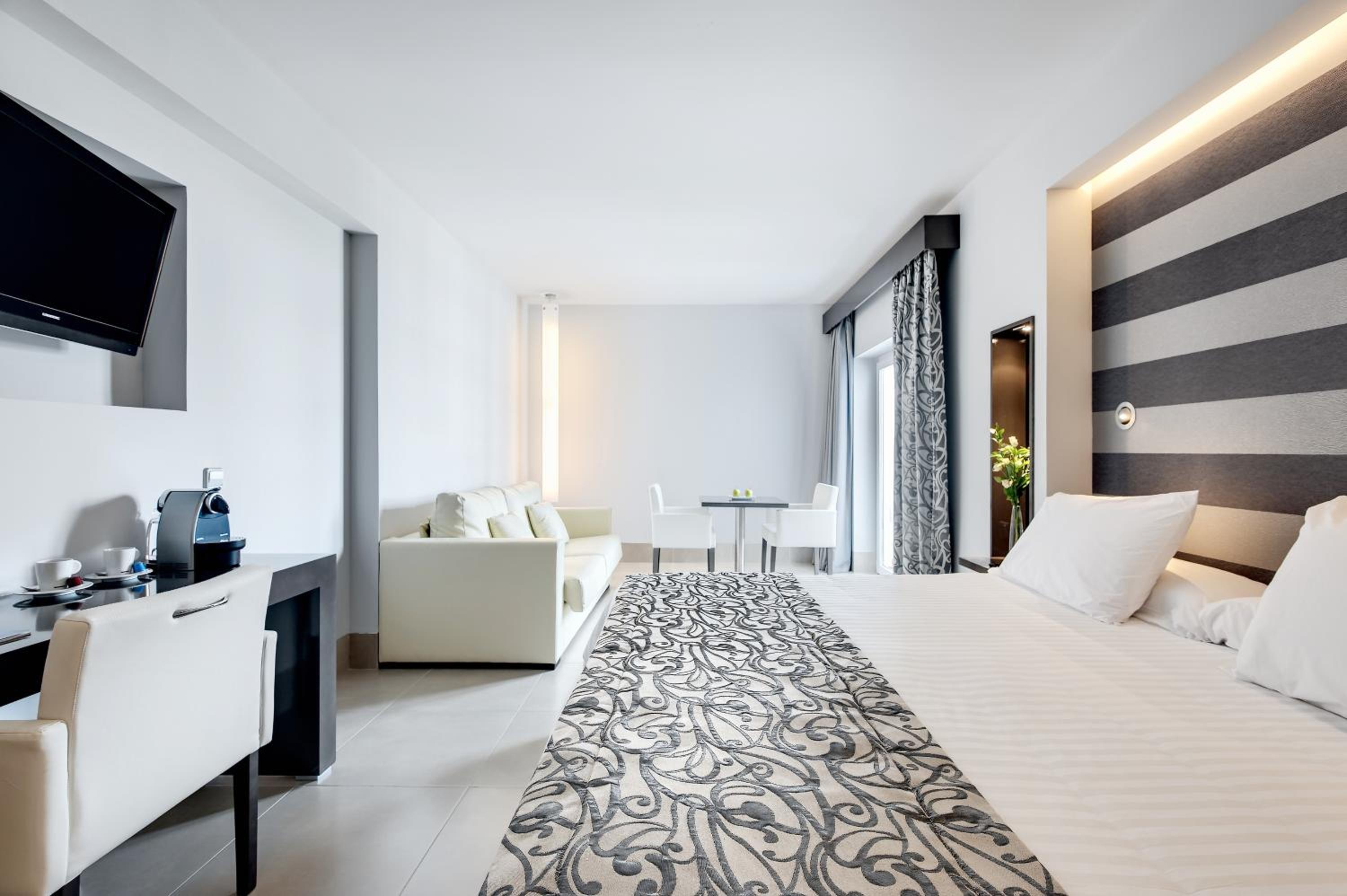 Junior Suite (2 Adults) photo 3