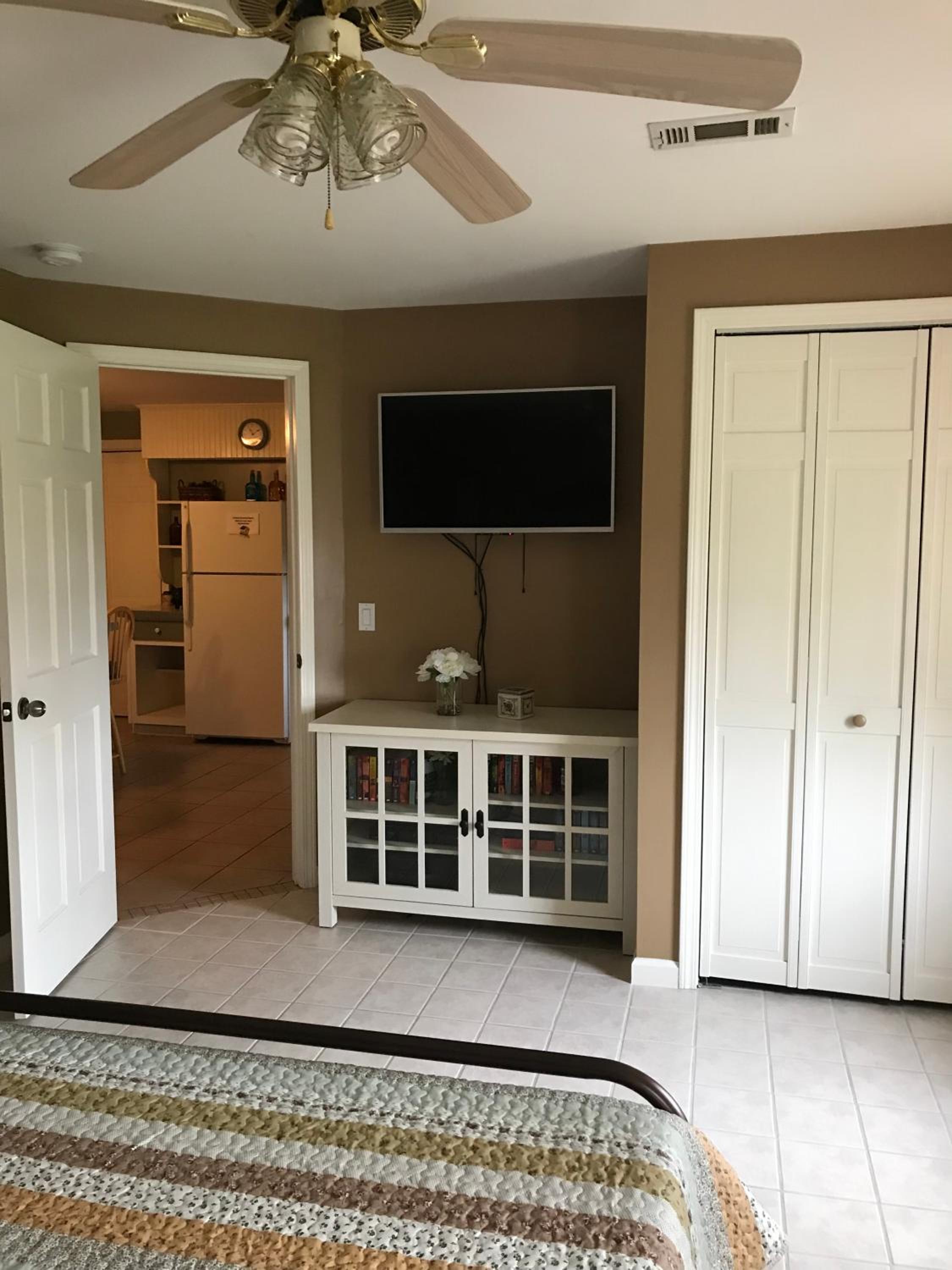 Two-Bedroom Apartment - Photo 17