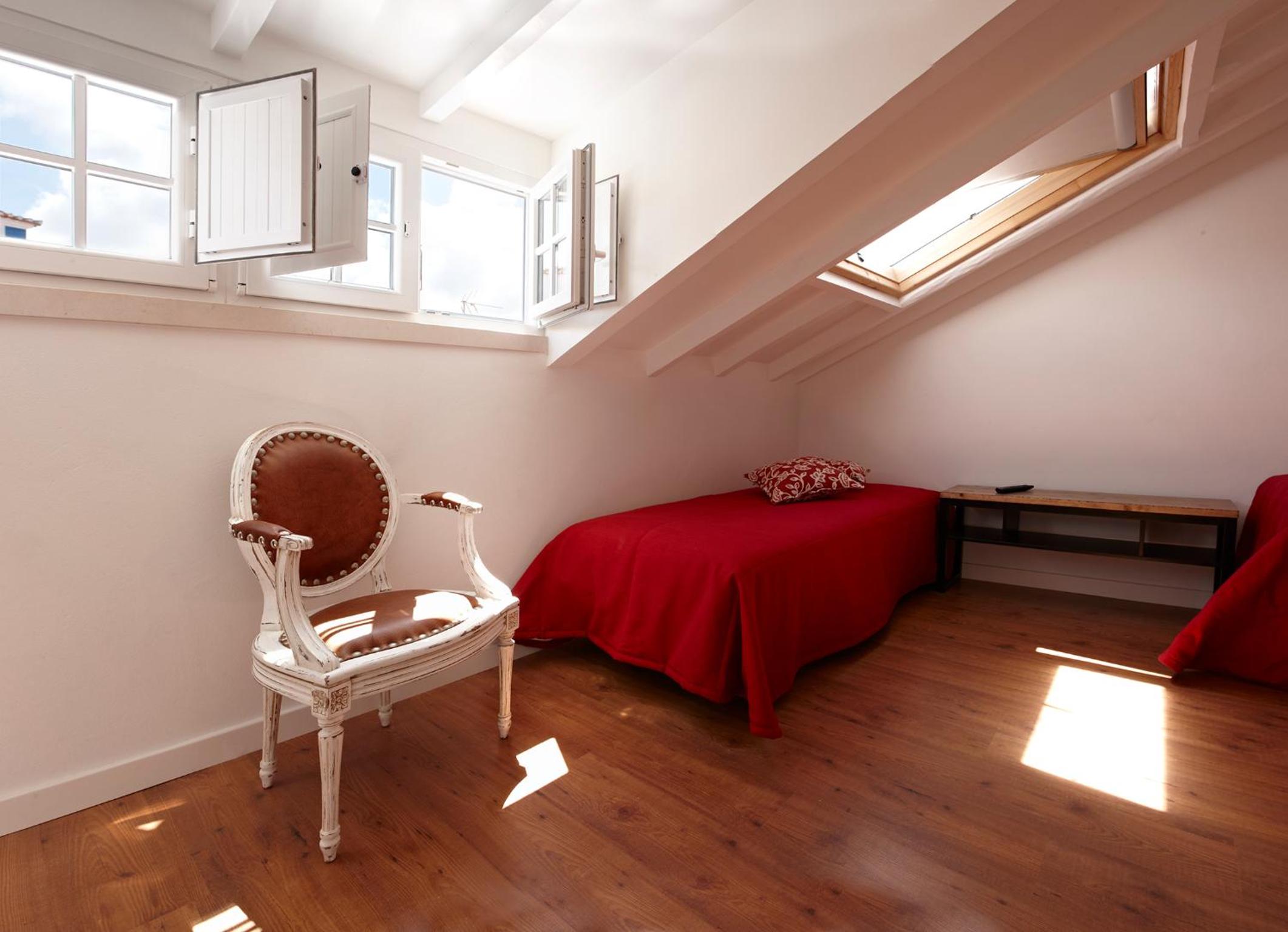 Economy Triple Room photo 3