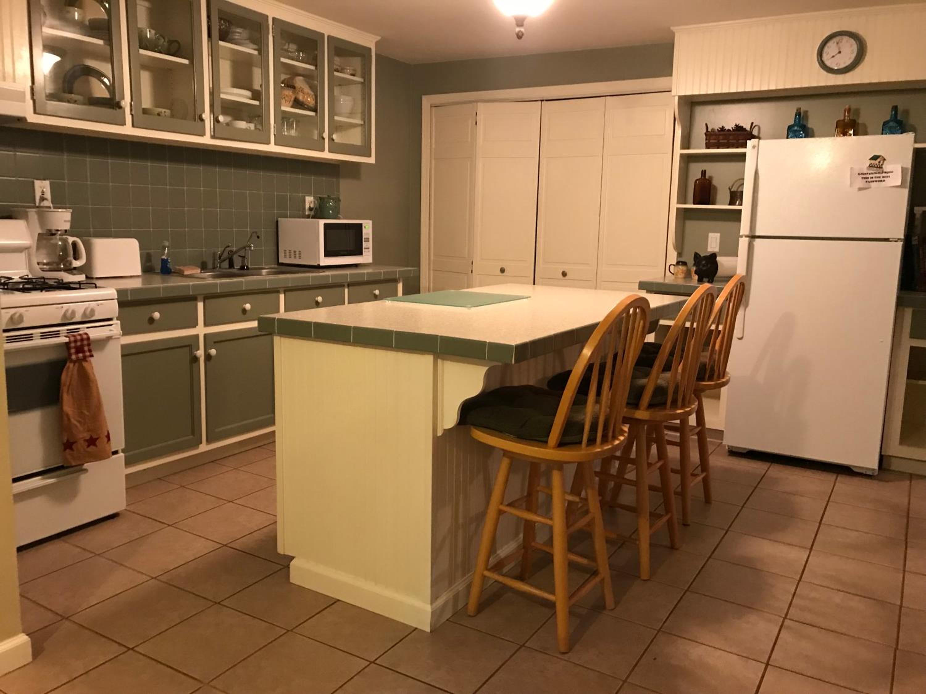 Two-Bedroom Apartment - Photo 19