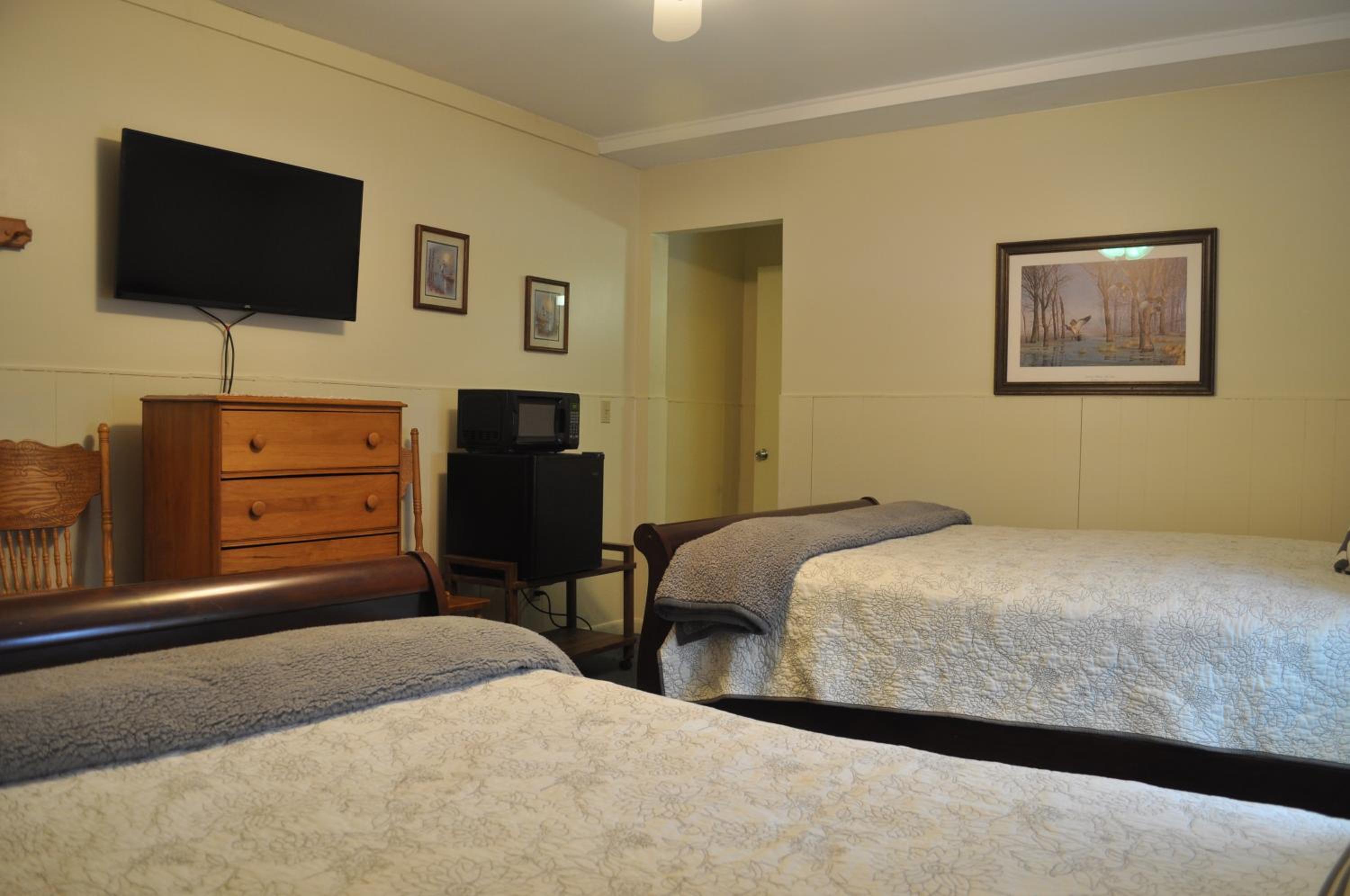 Superior Queen Room with Two Queen Beds photo 2