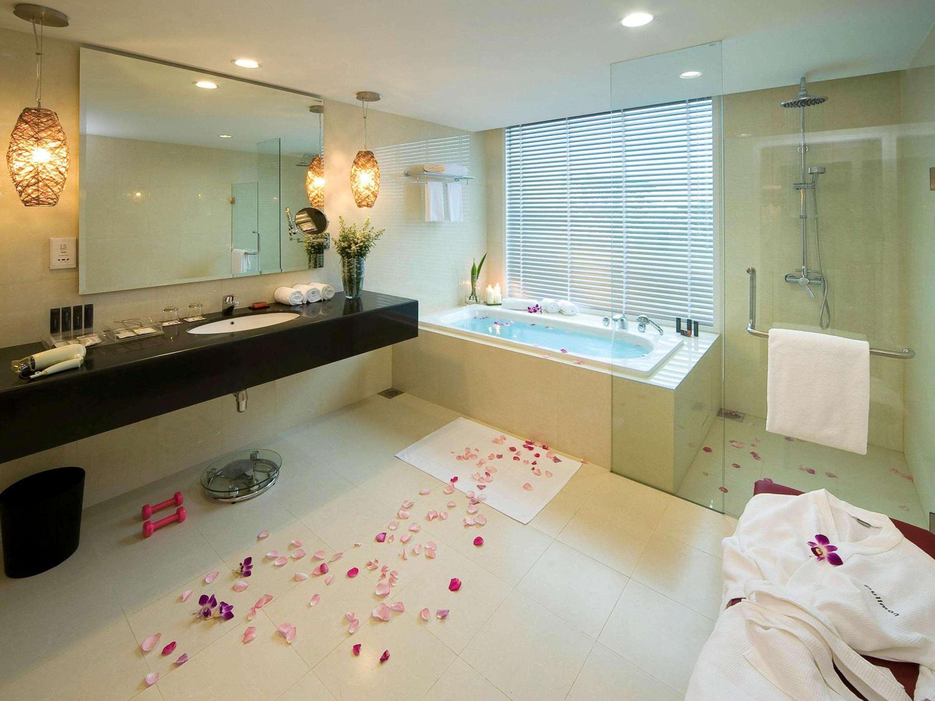 Premium Deluxe King Room with River View - Photo 2