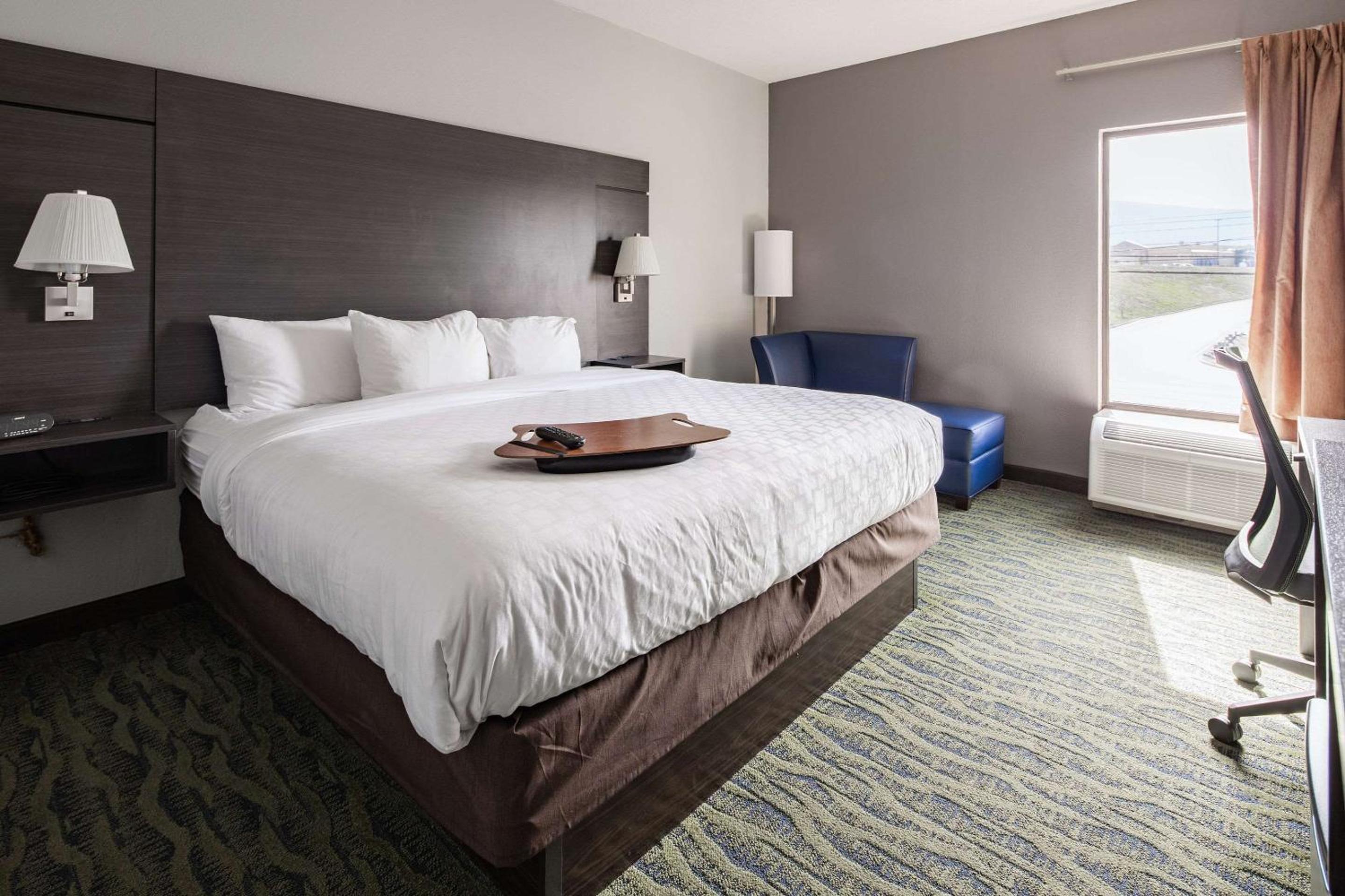 King Room - Non-Smoking - Photo 1