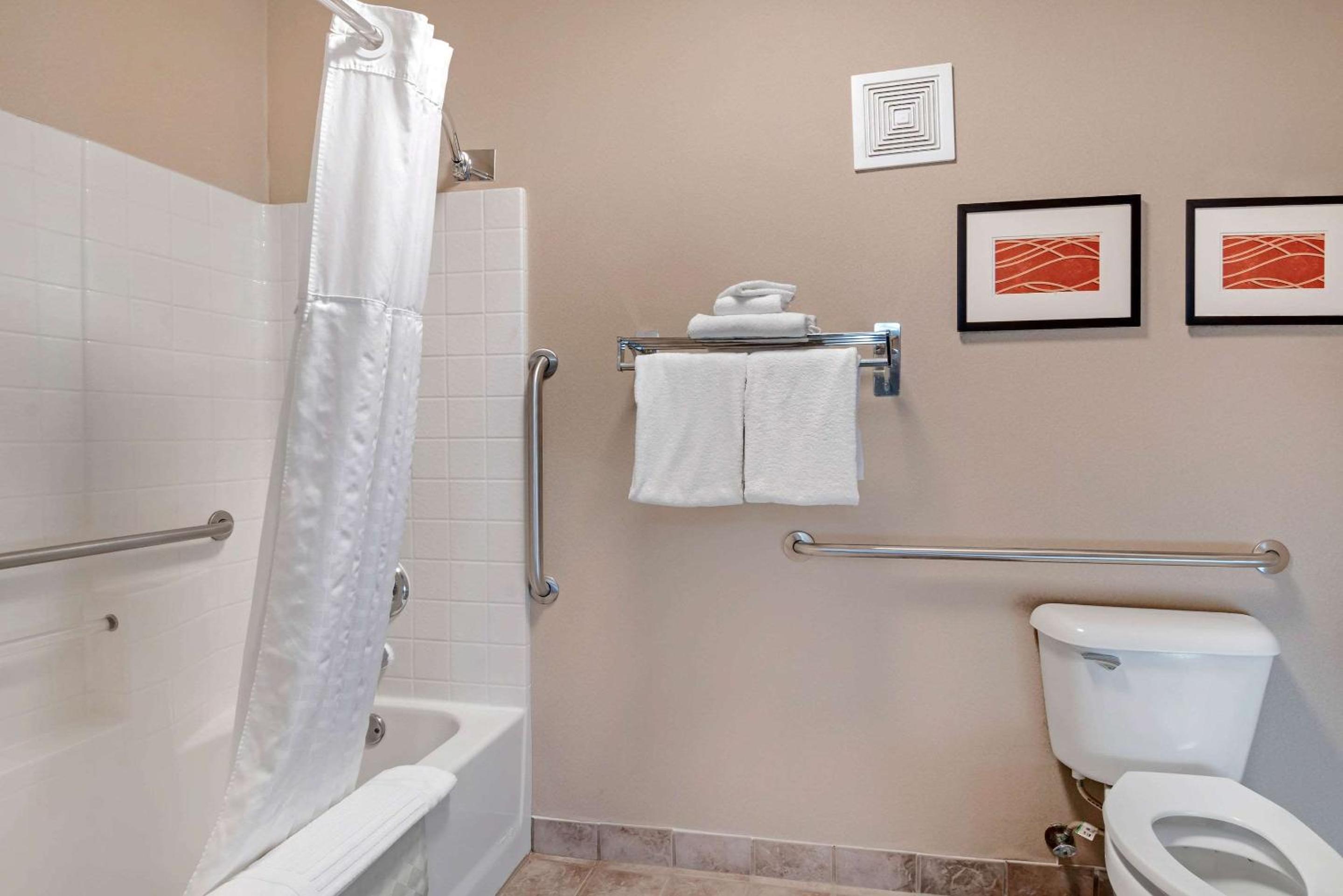 King Room - Disability Access/Non-Smoking - Photo 4