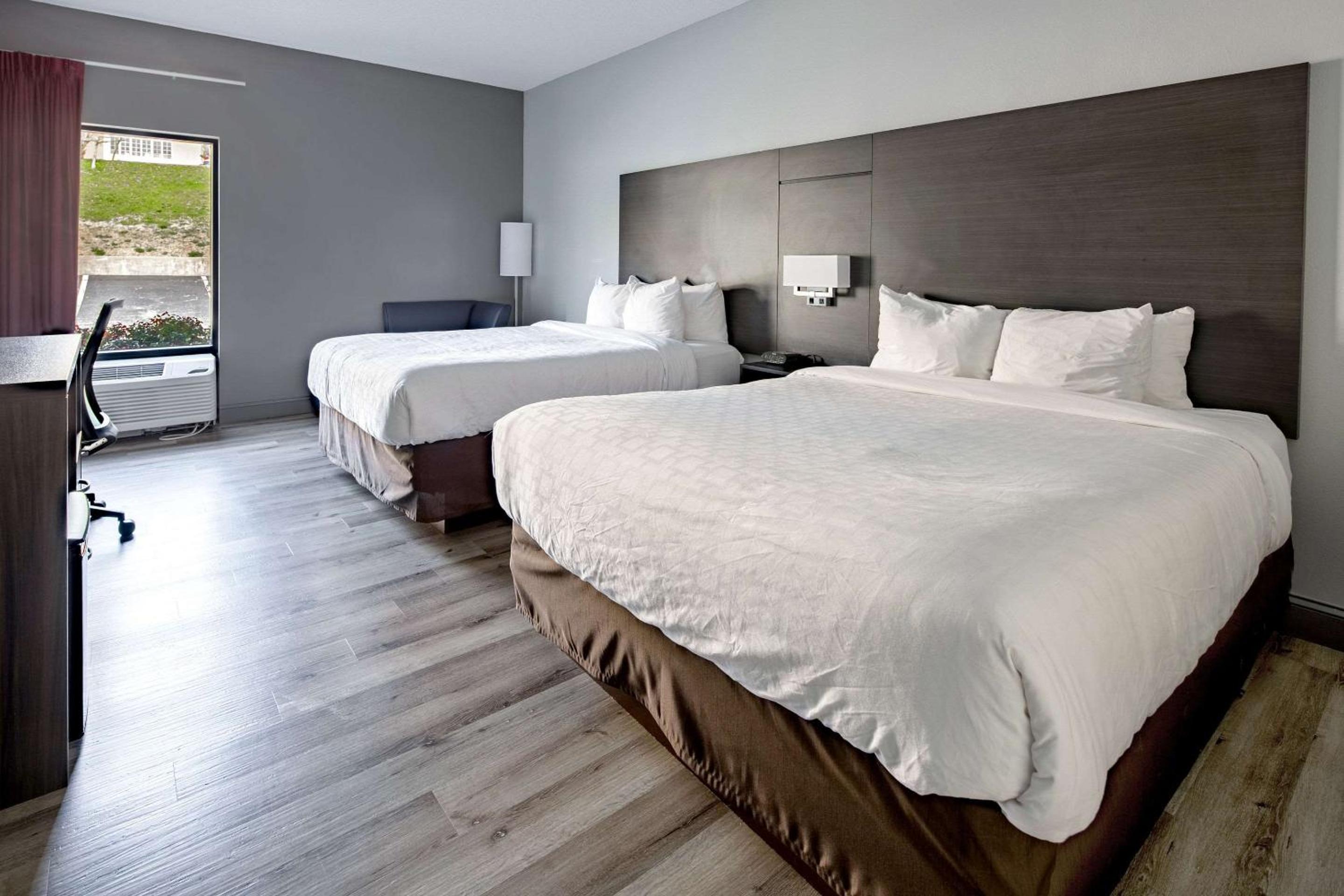 Queen Room with Two Queen Beds - Non-Smoking - Photo 1