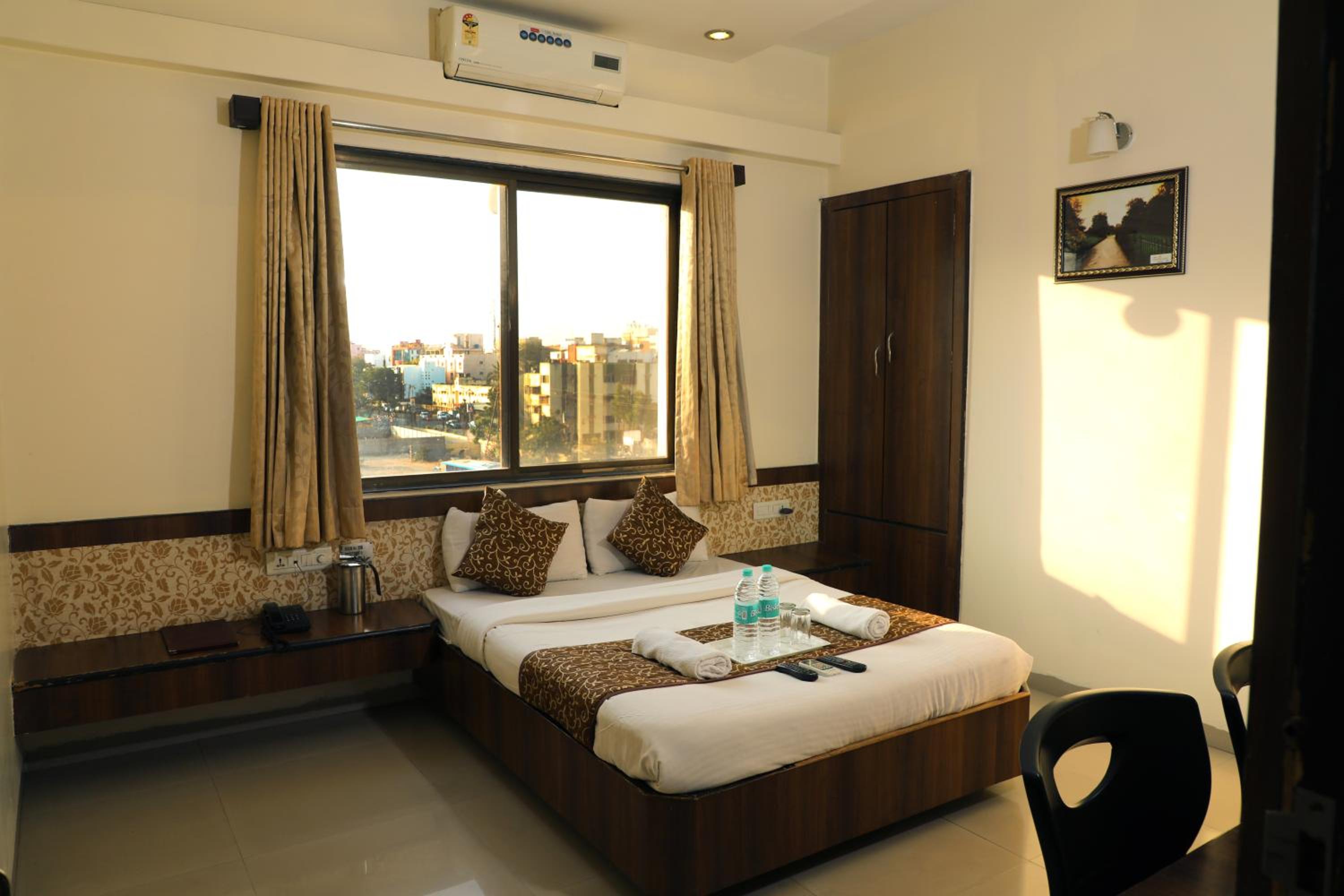 Deluxe Double Room - AC photo 2