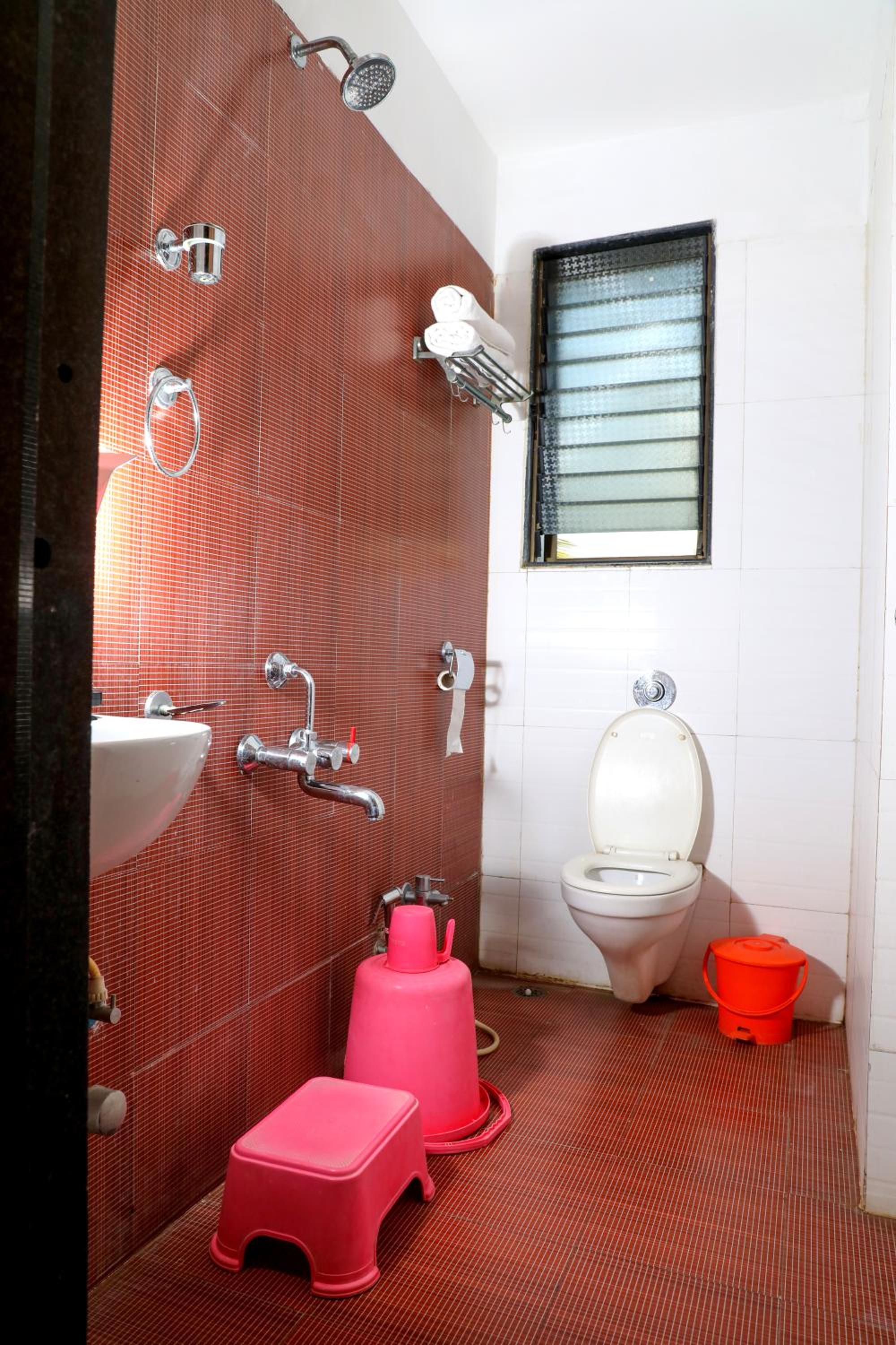 Deluxe Double Room - Non AC photo 3