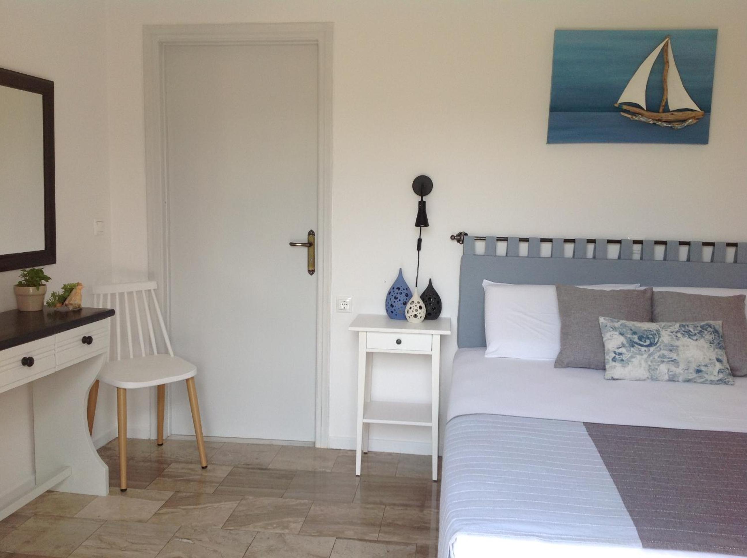 Studio Apartment photo 2