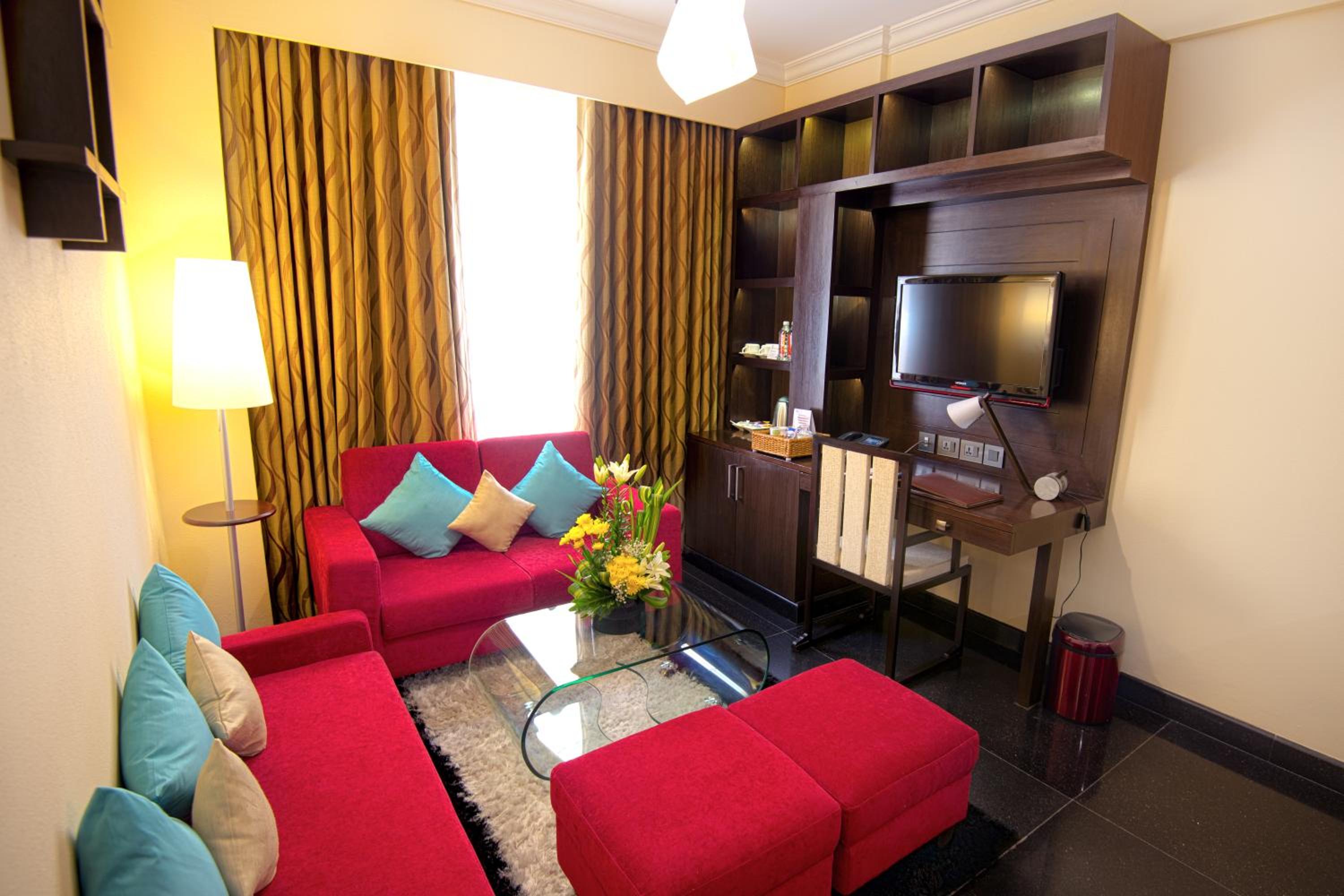 Executive Suite with Complimentary evening Hi Tea (from 4pm to 6pm) and 15% Discount on F&B - Photo 2