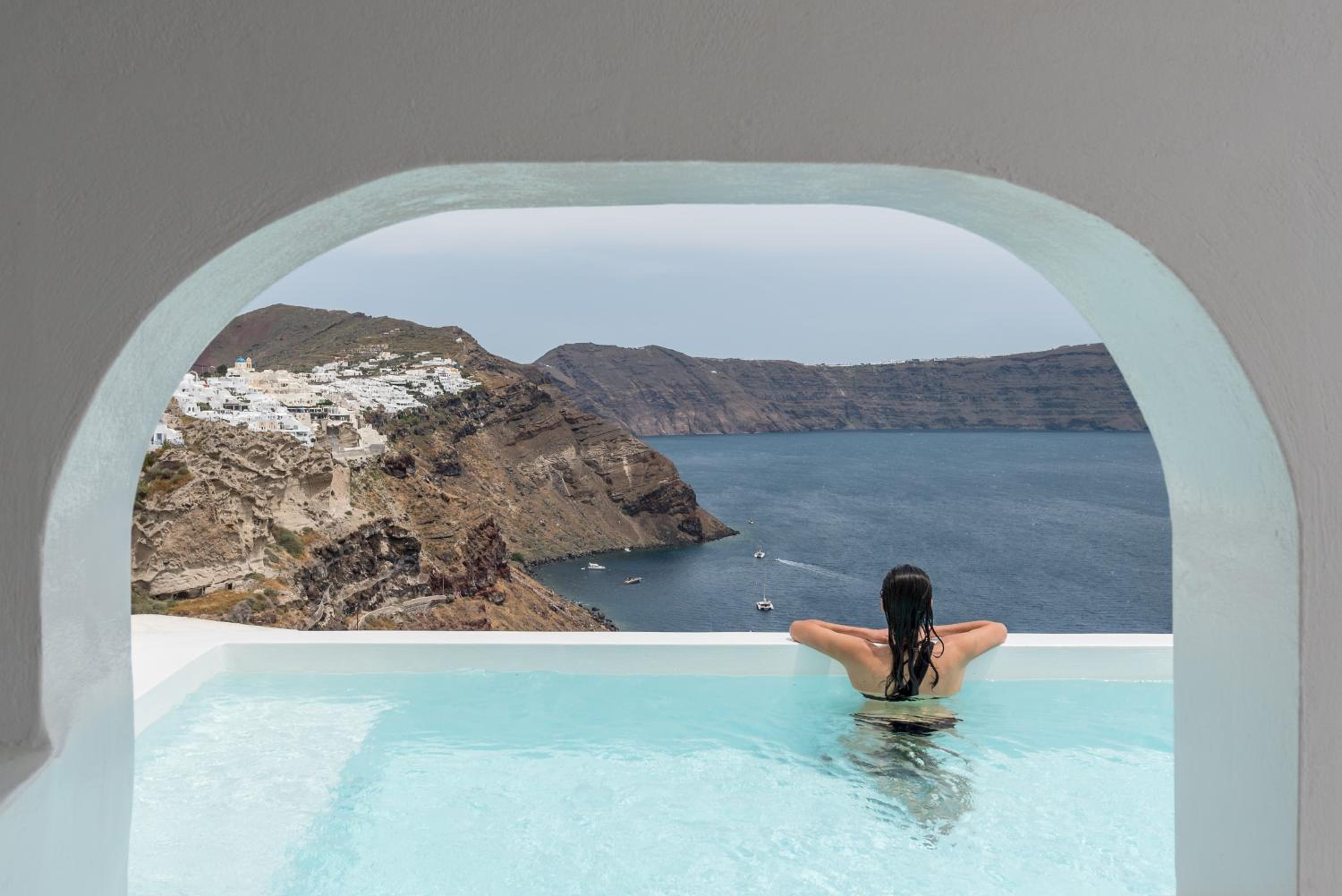 Exclusive Suite with Hot Tub and Volcano View - Photo 8
