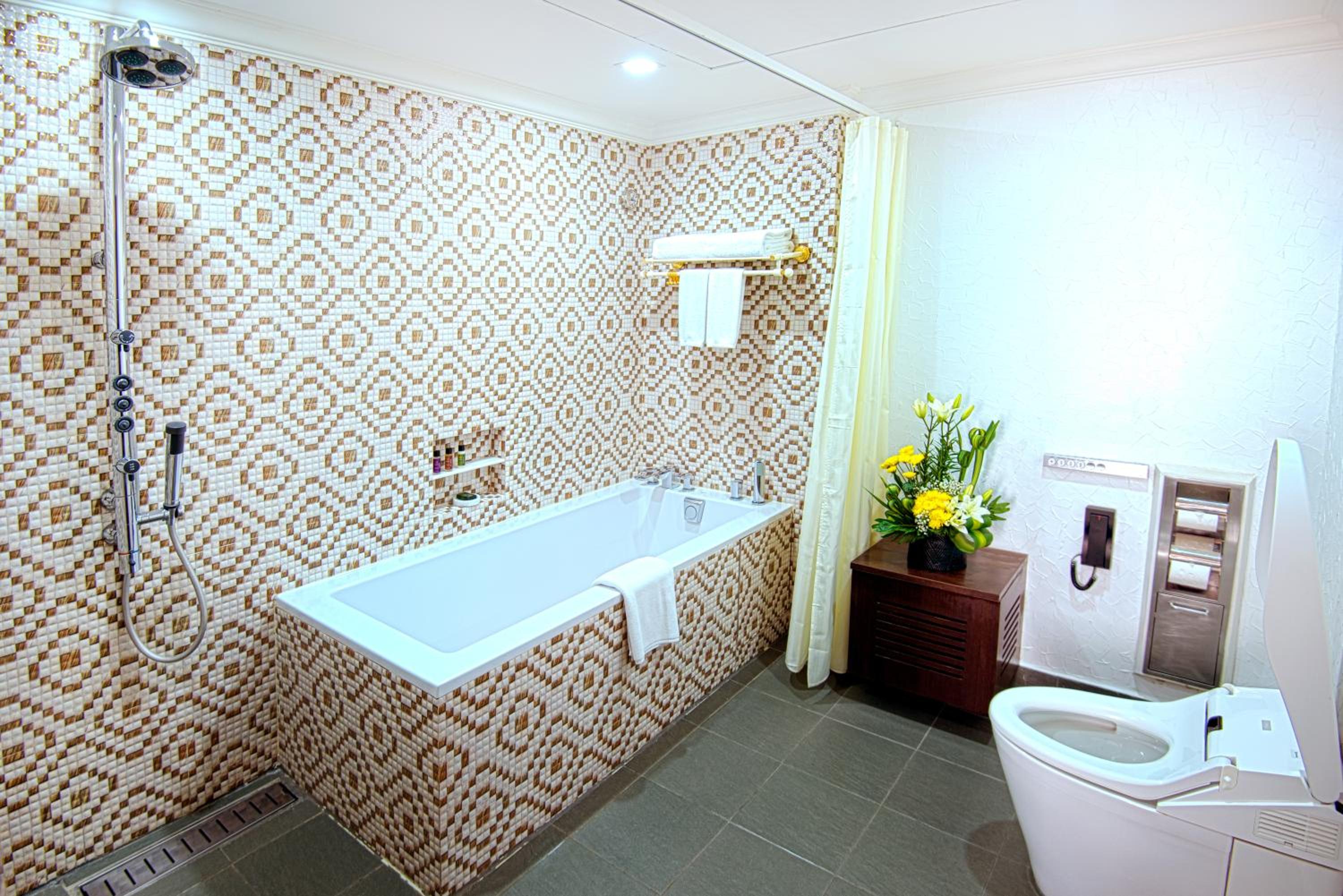 Deluxe Suite with Complimentary evening Hi Tea (from 4pm to 6pm) and 15% Discount on F&B - Photo 12