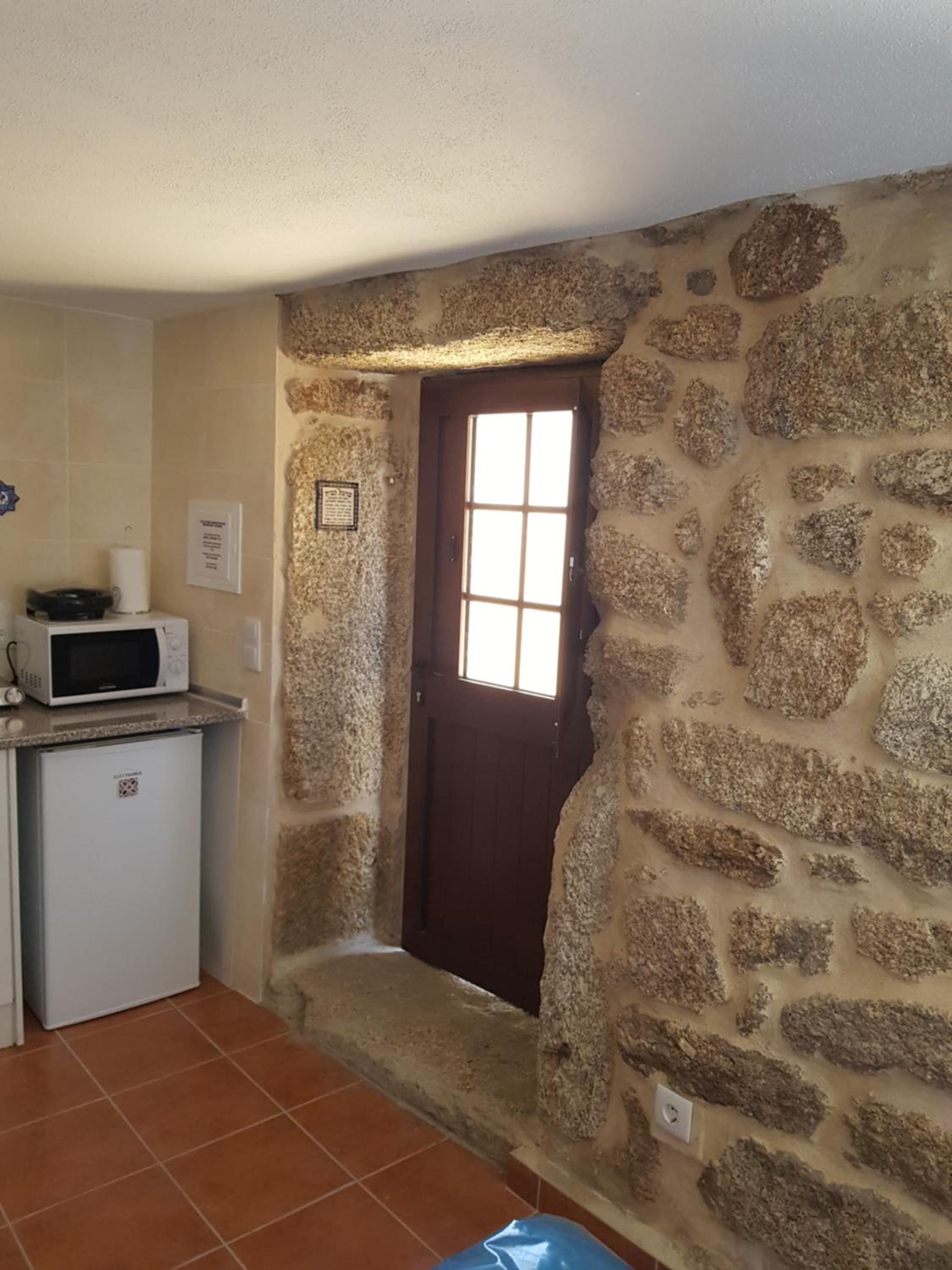 One-Bedroom Apartment - Photo 1