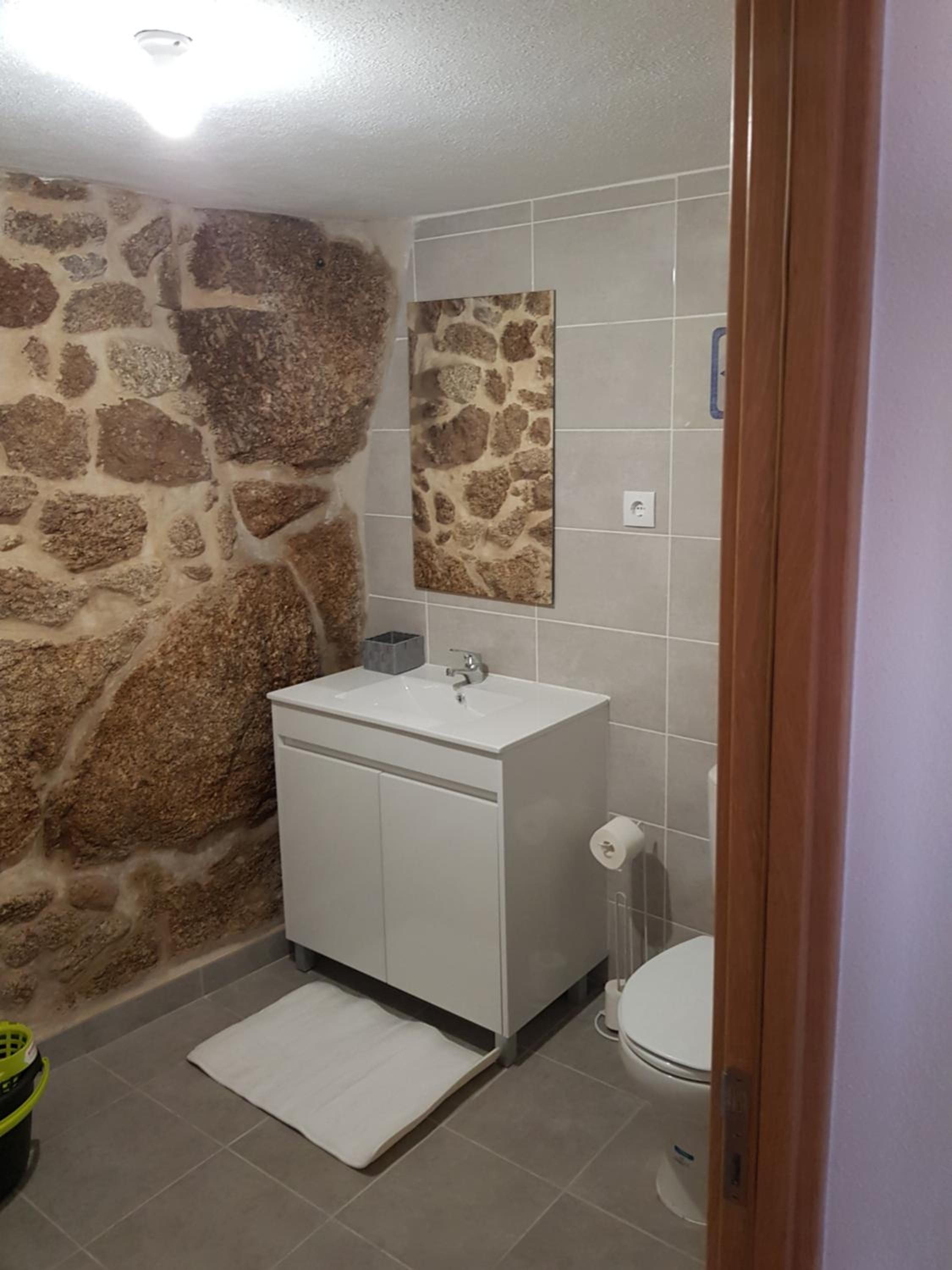 One-Bedroom Apartment - Photo 105