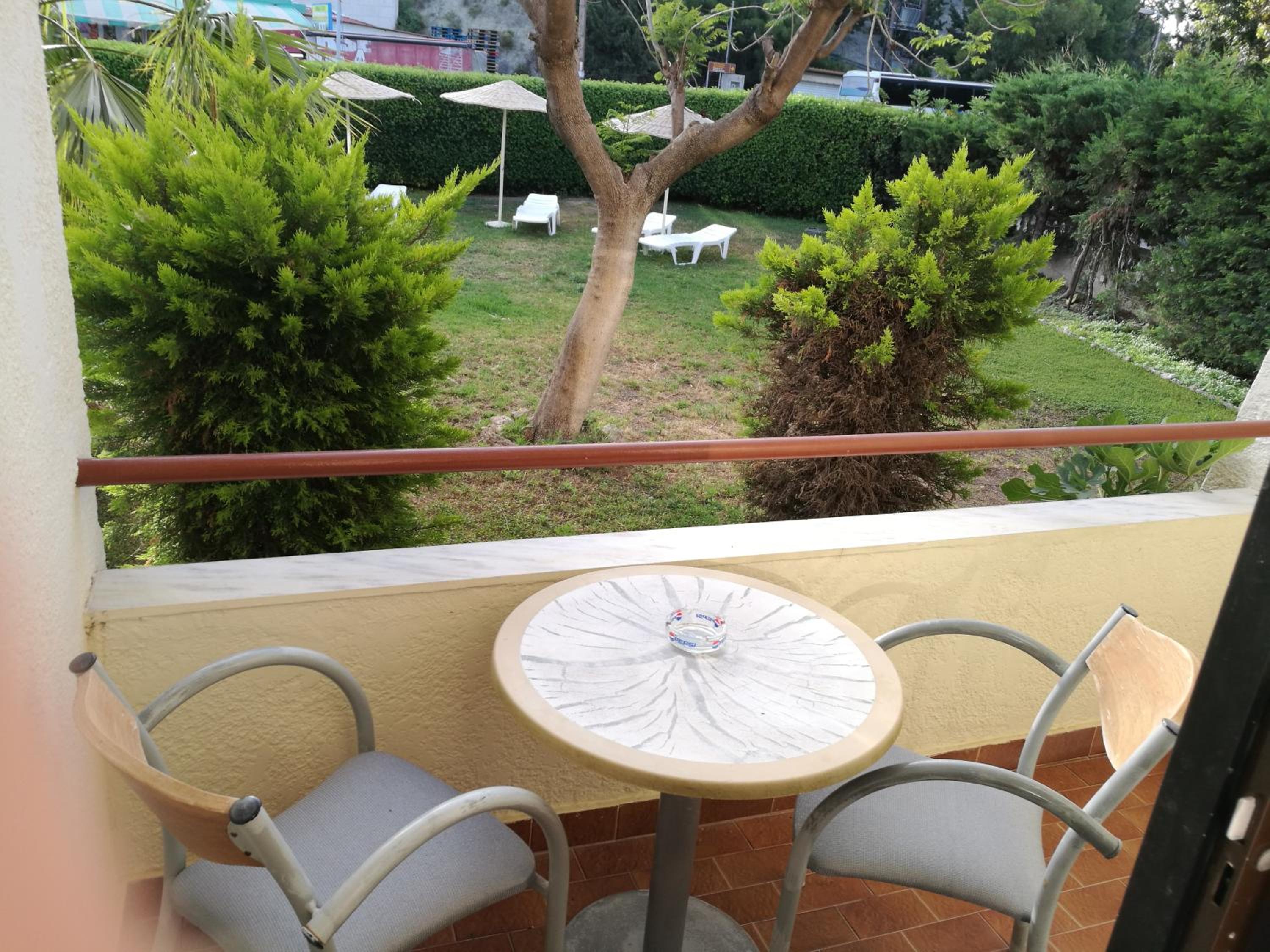 Double Room with Balcony - Photo 2