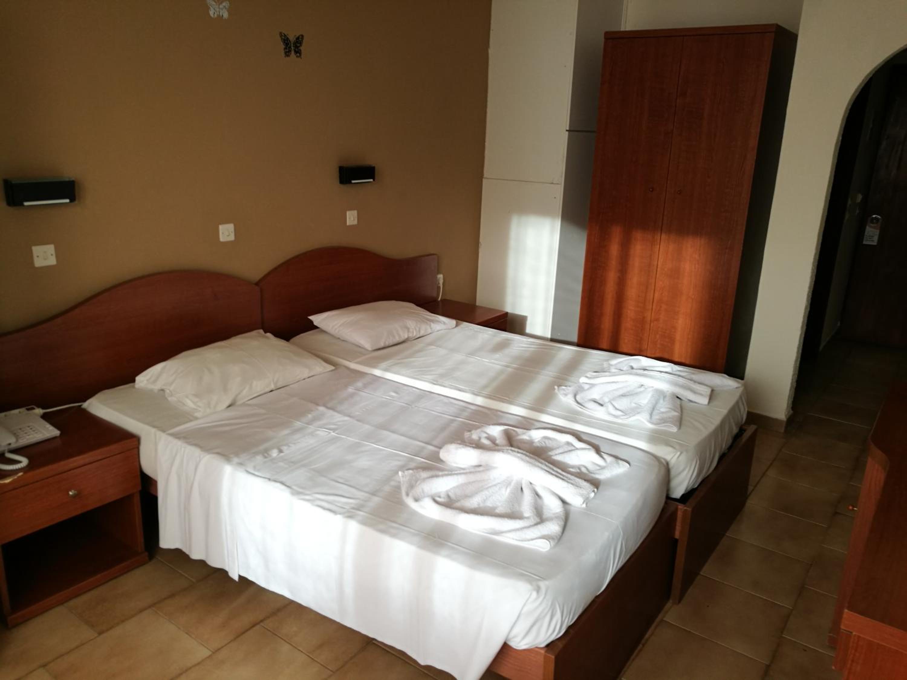 Budget Twin Room - Photo 3