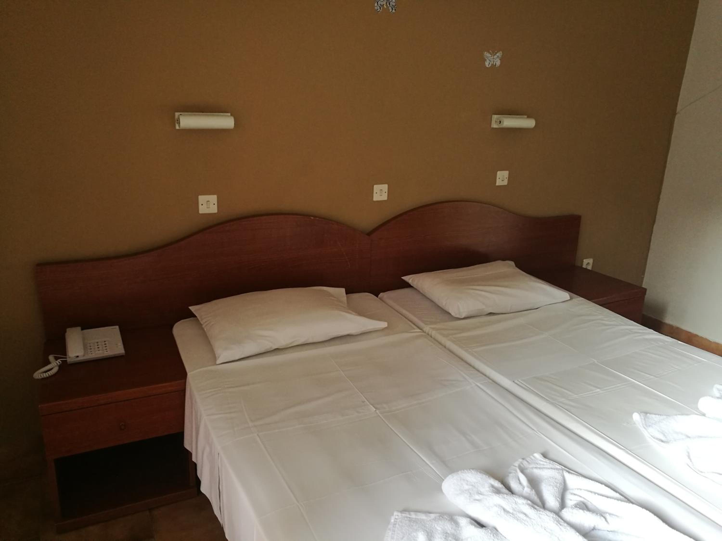 Budget Twin Room - Photo 2