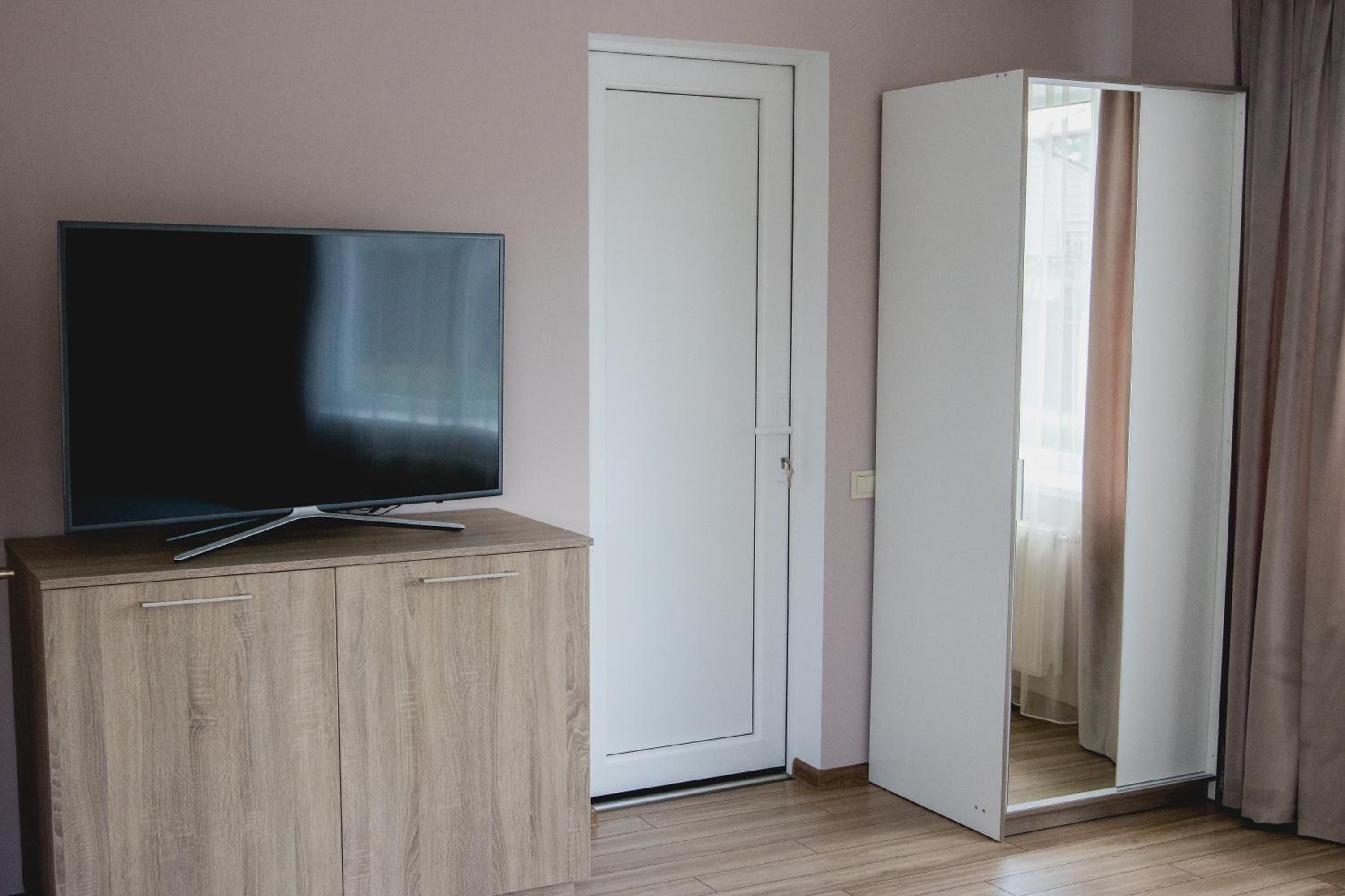 One-Bedroom Apartment photo 2