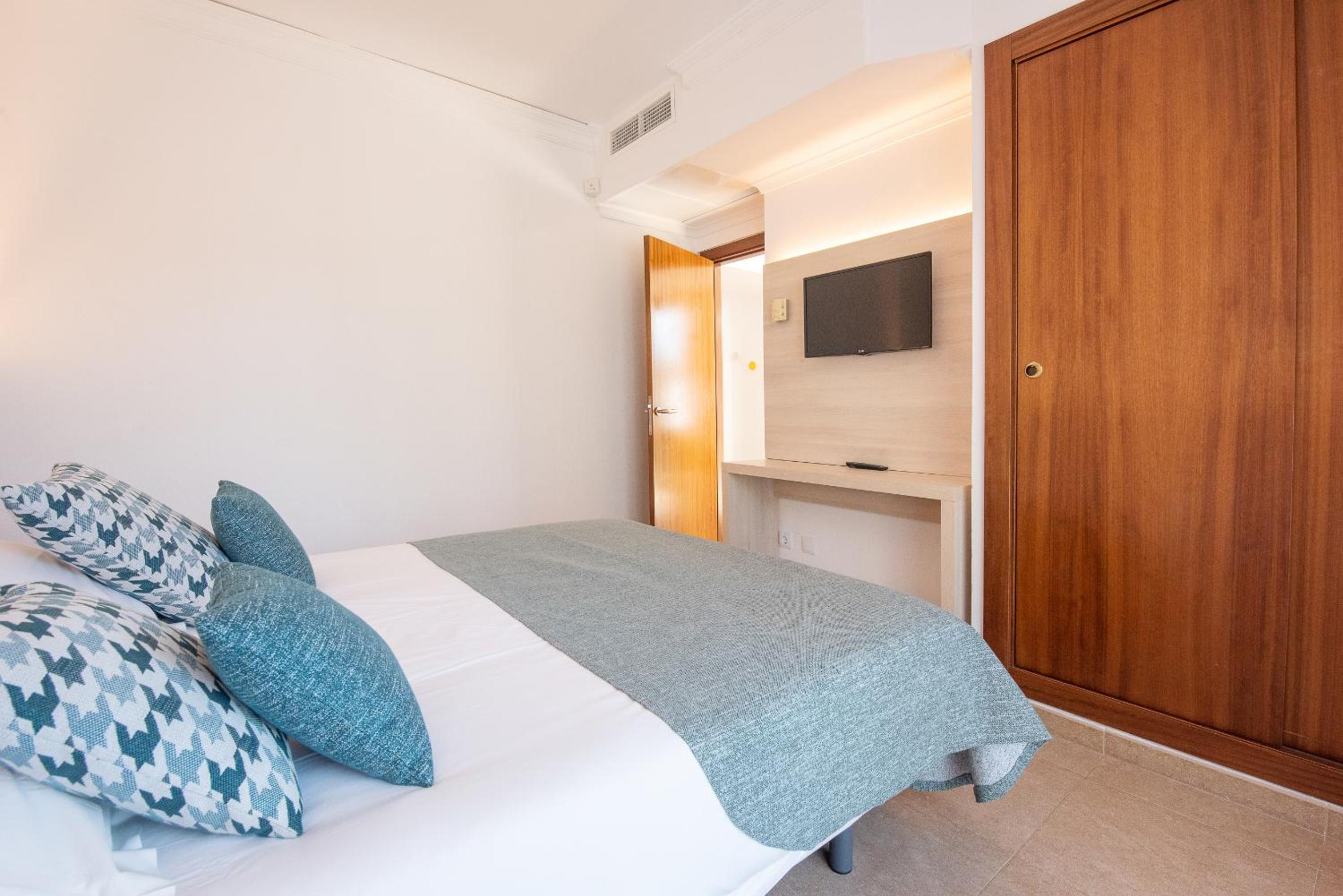 One-Bedroom Apartment thumbnail 6