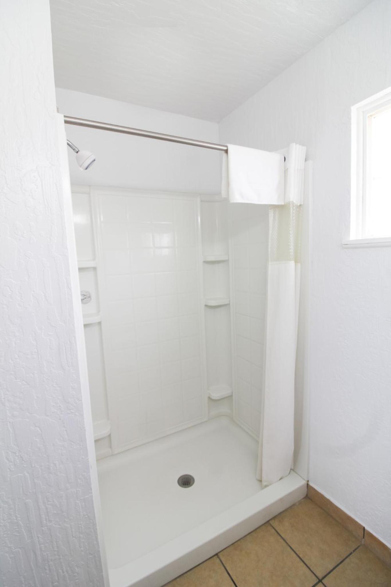Queen Room - Photo 5