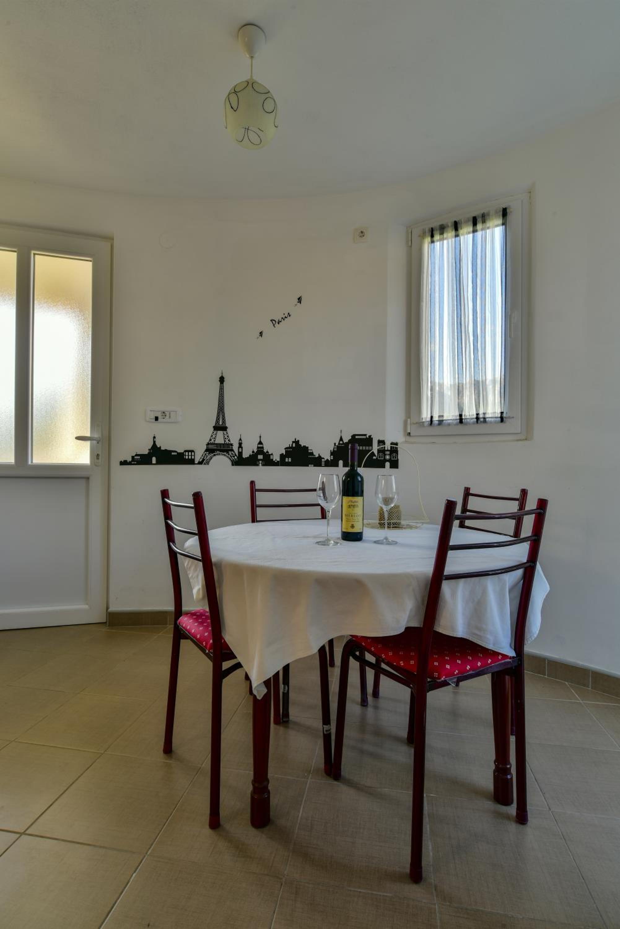 Apartment photo 2