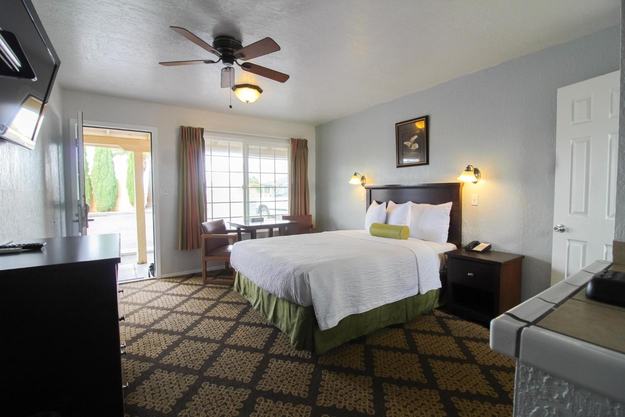 Queen Room - Photo 2