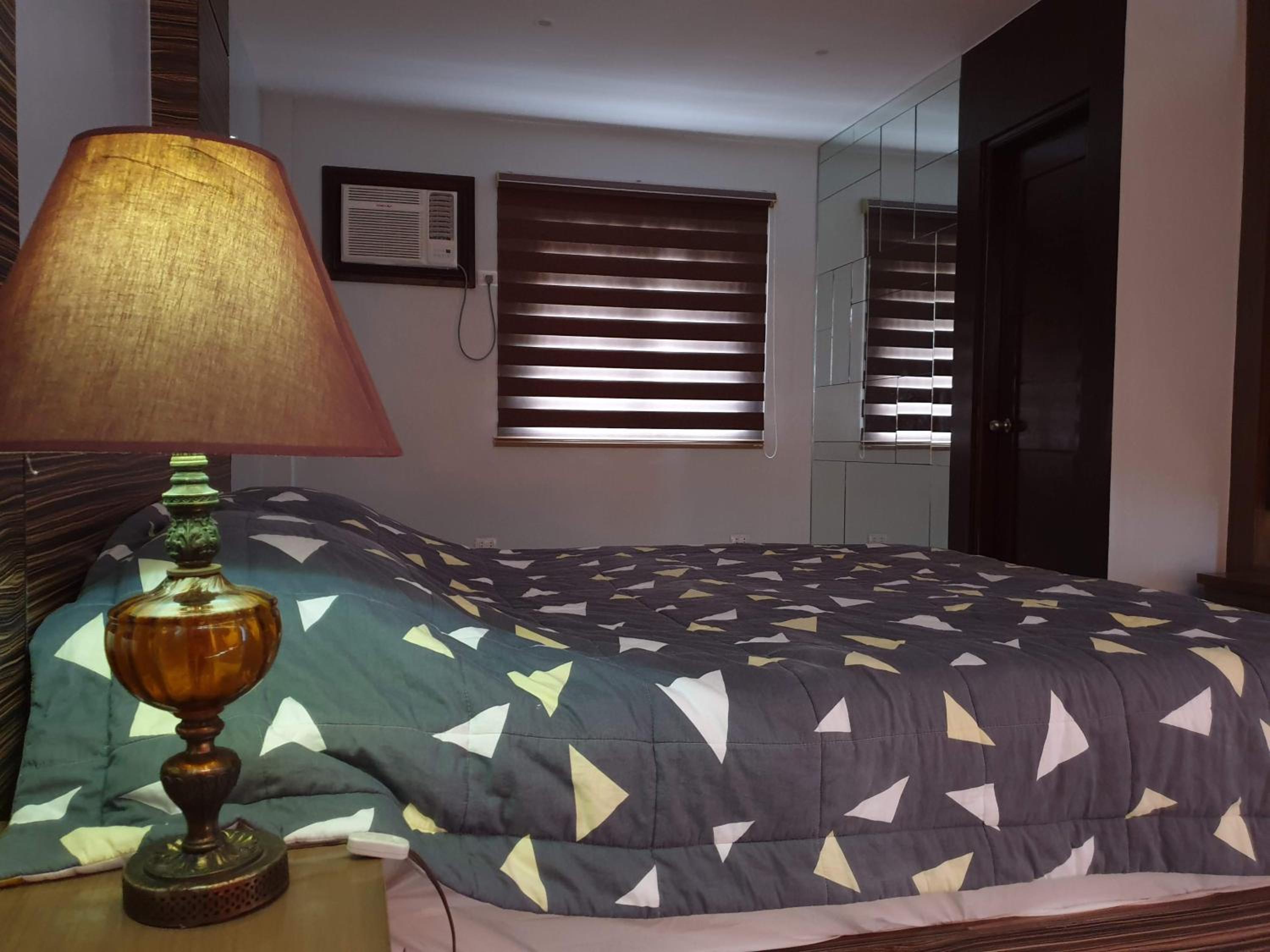 Queen Suite with Sea View - Photo 10