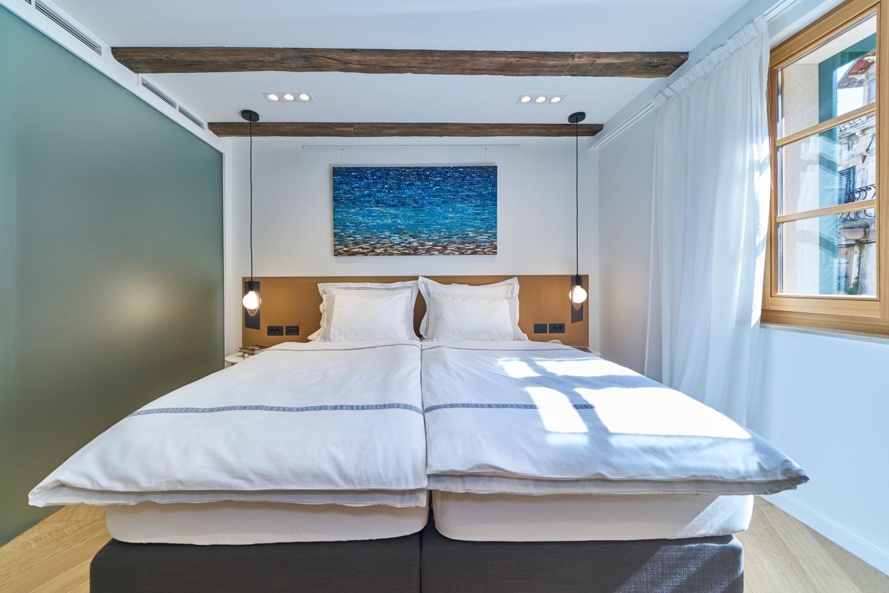 Deluxe Double Room - Photo 7