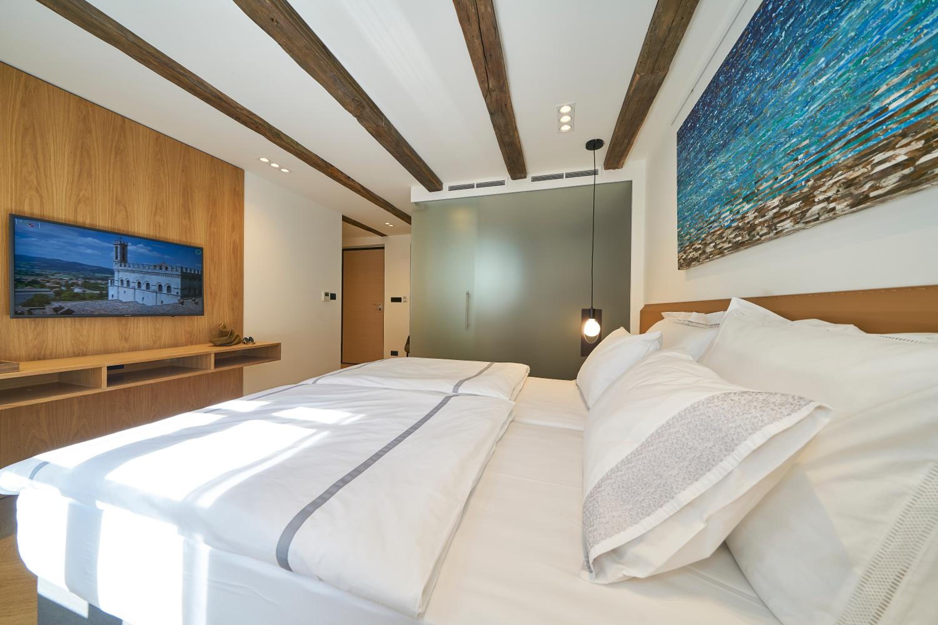 Deluxe Double Room - Photo 12