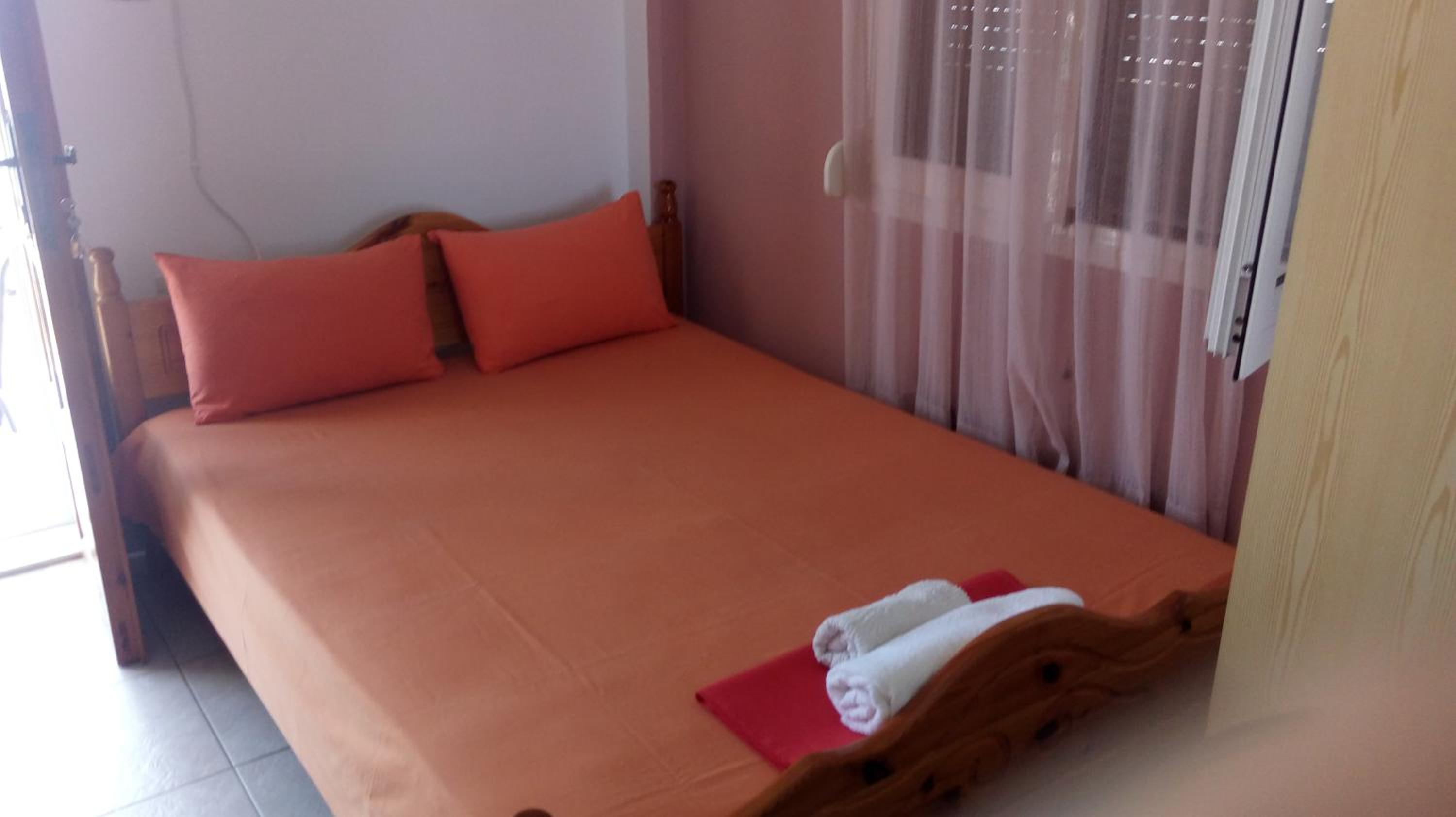 Standard Triple Room with Sea View - Photo 4