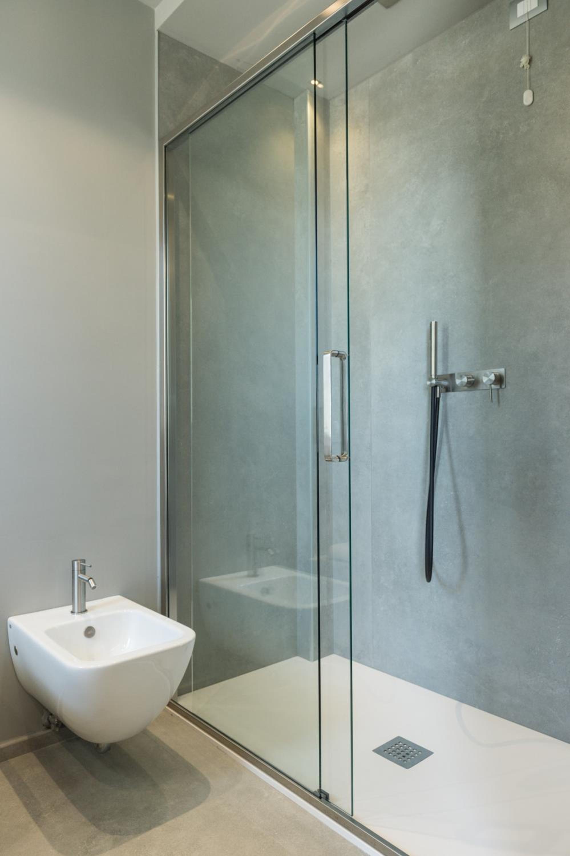 Deluxe Triple Room with Side Sea View - Photo 10