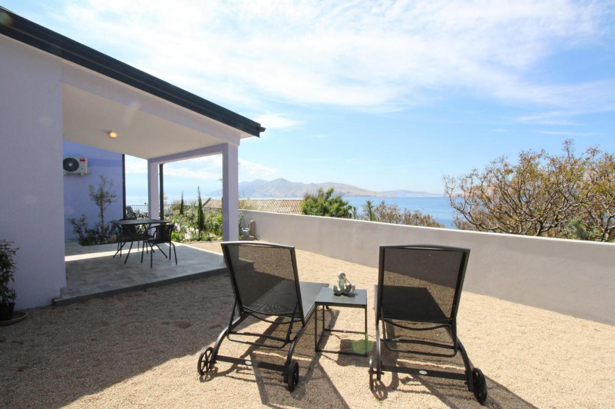 Studio Apartment with Sea View photo 1