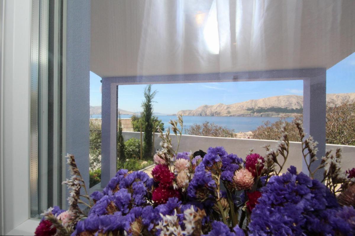 Studio Apartment with Sea View photo 3