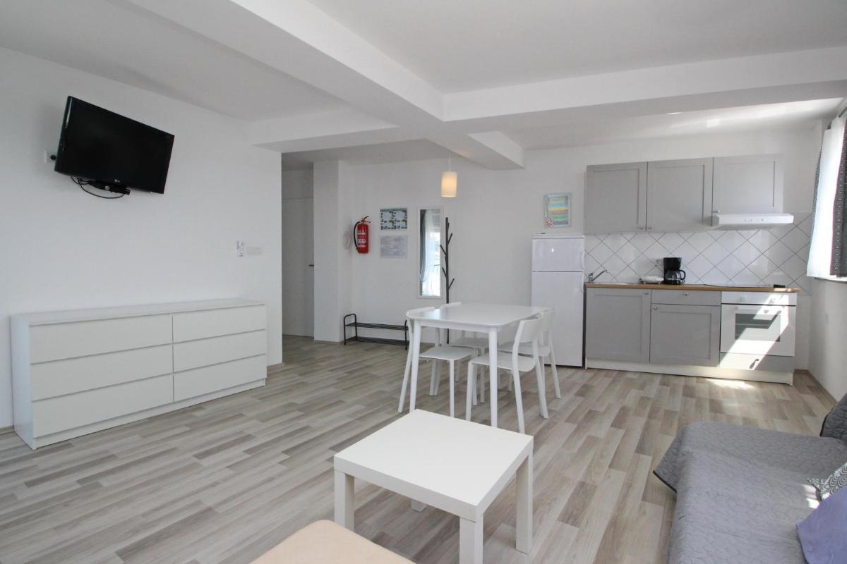 Apartment - Ground Floor photo 2